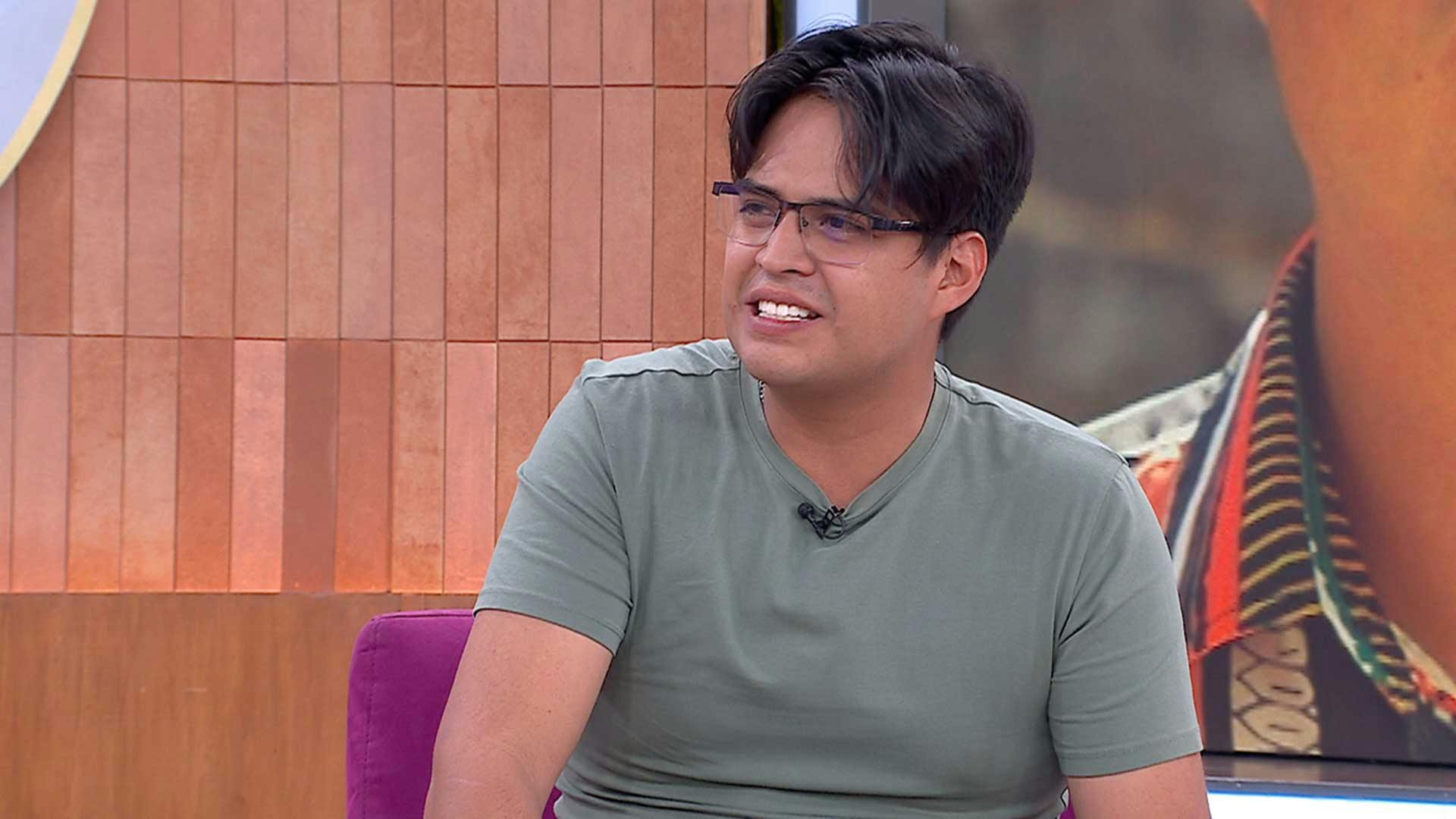 ¡Se siente de alcurnia! El papá de Israel se cree millonario