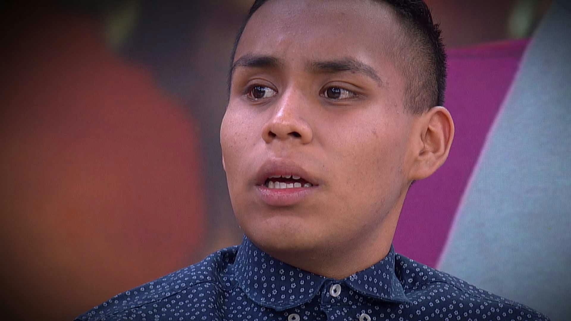 ¡No regresará! Carlos no quiere aceptar al que dice ser su padre