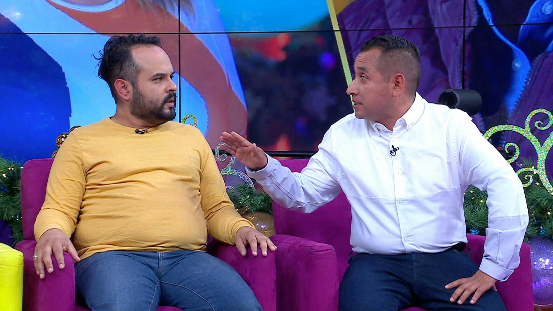 Manuel está molesto de que su hermano, Daniel, no deja regresar a su papá