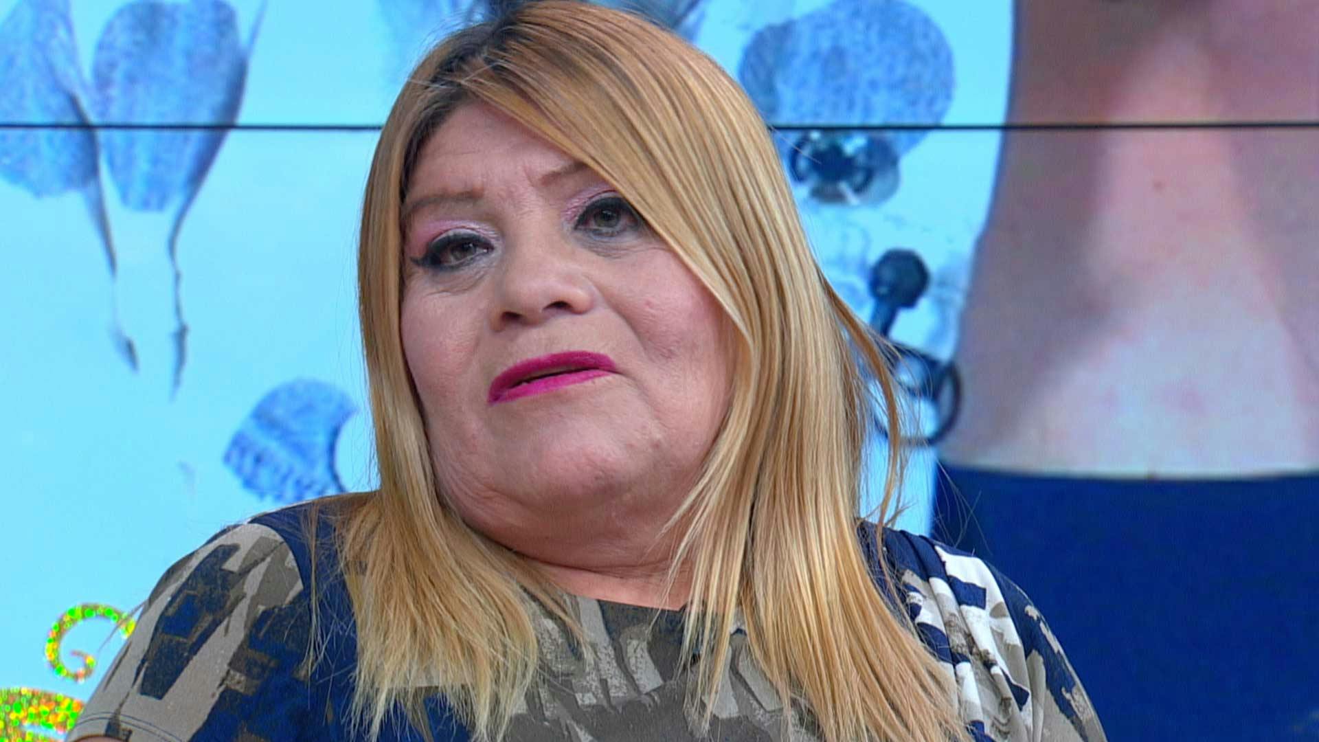 ¡Quiere anexarla por pacheca! A María le avergüenza que su hija fume