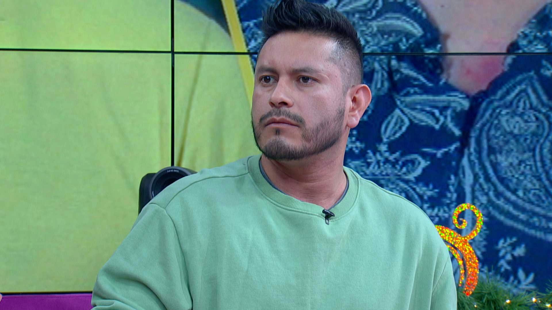 ¡Se avergüenza! La ex de Gustavo anda con uno que podría ser su hijo
