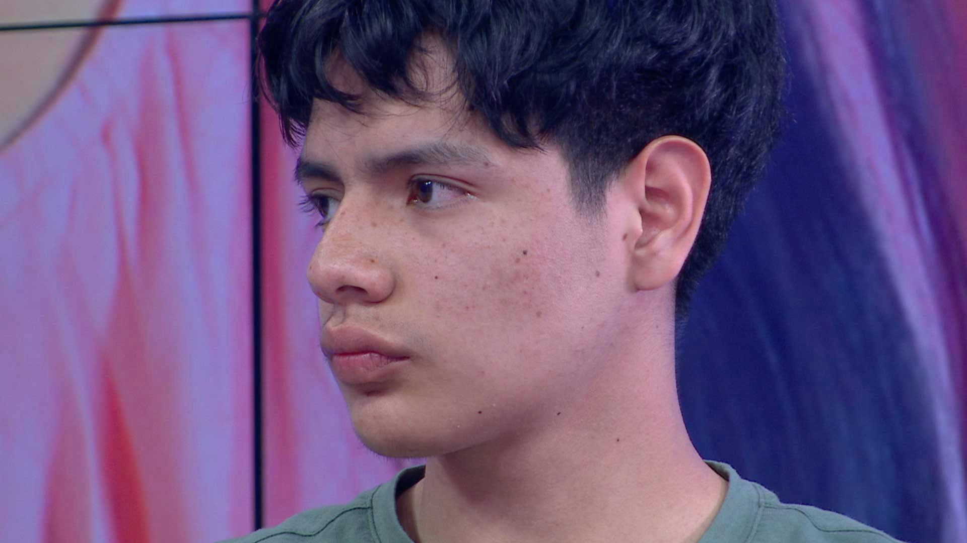 Carlos tuvo su bebé a los 19 y su madre lo apoya, pero a su hermana no