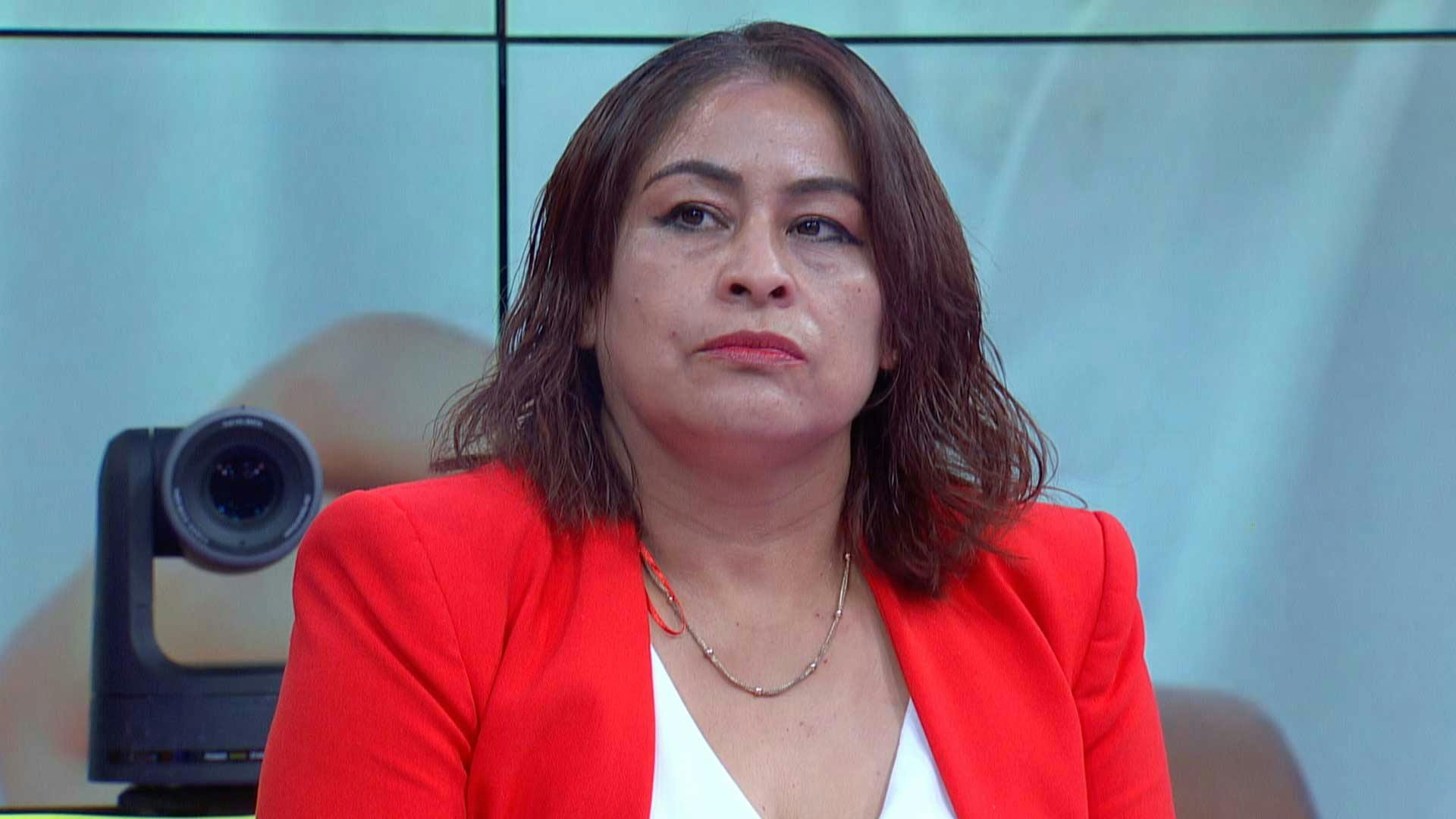 Alma le da dinero a su madre parapléjica para no dedicarle tiempo