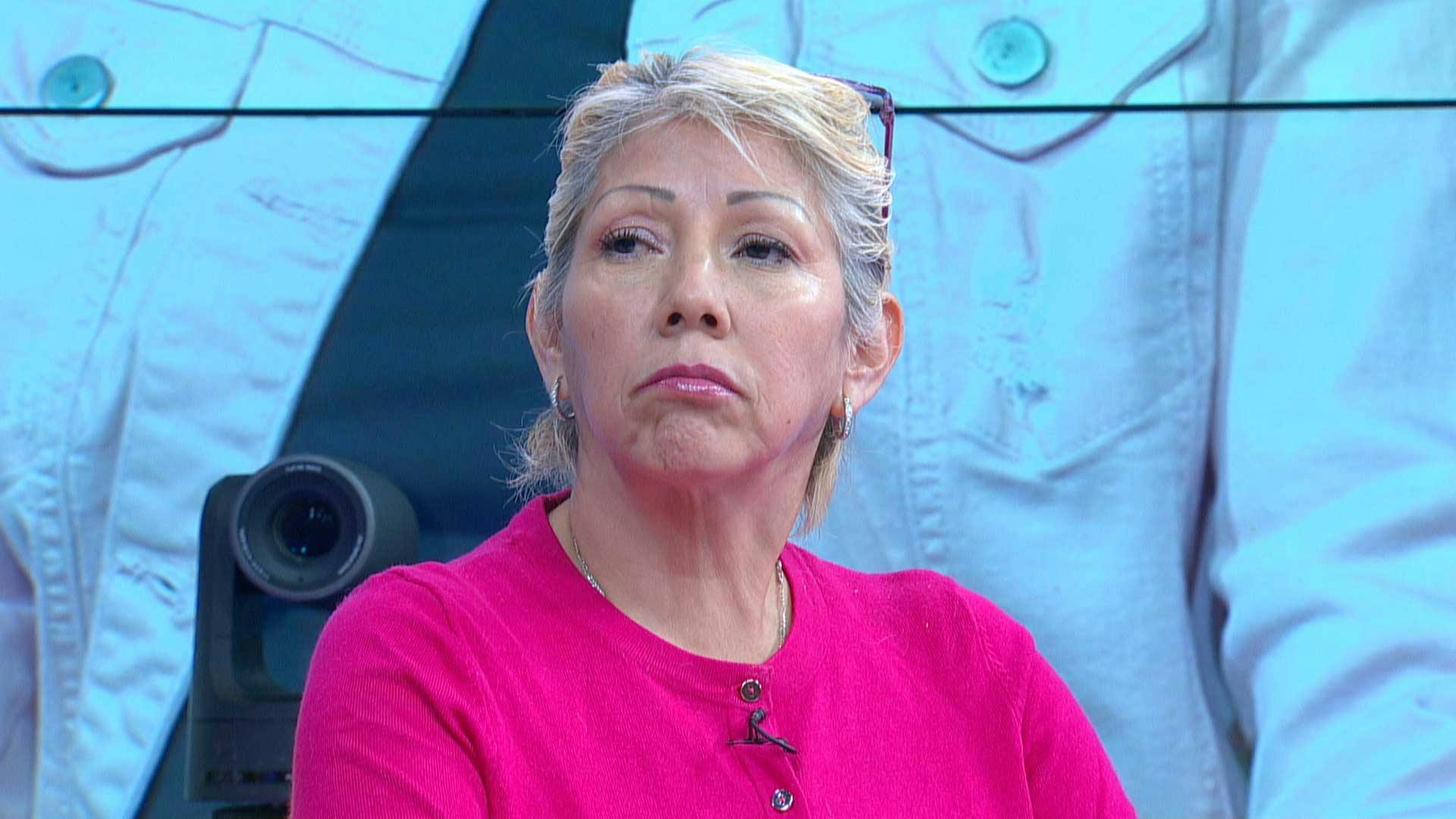 ¡Anda con un viejo mujeriego! Esmeralda no entiende a su hija