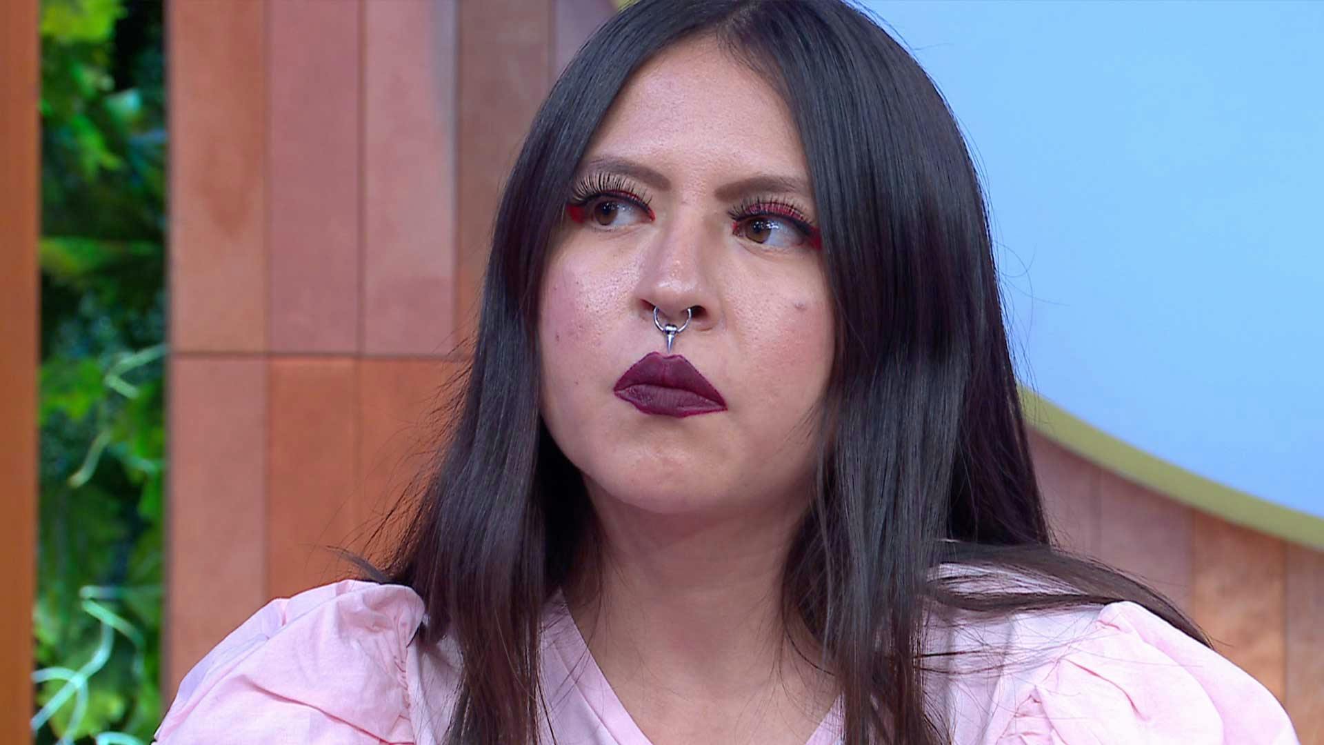 Mariana revela que su padre y Ana, la enfermera, tienen una relación