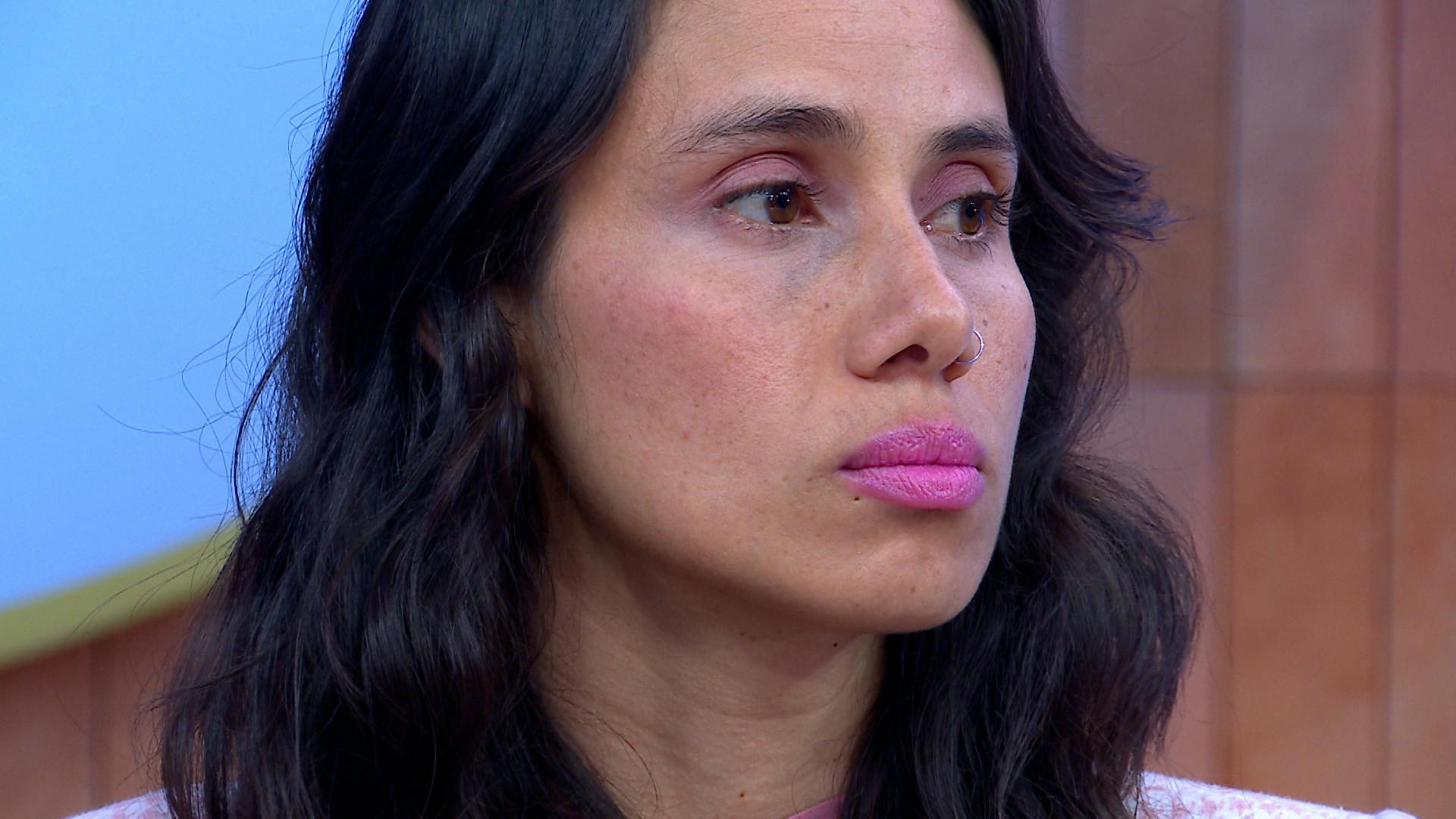 ¡Es una inservible! La hermana de María se hace la víctima