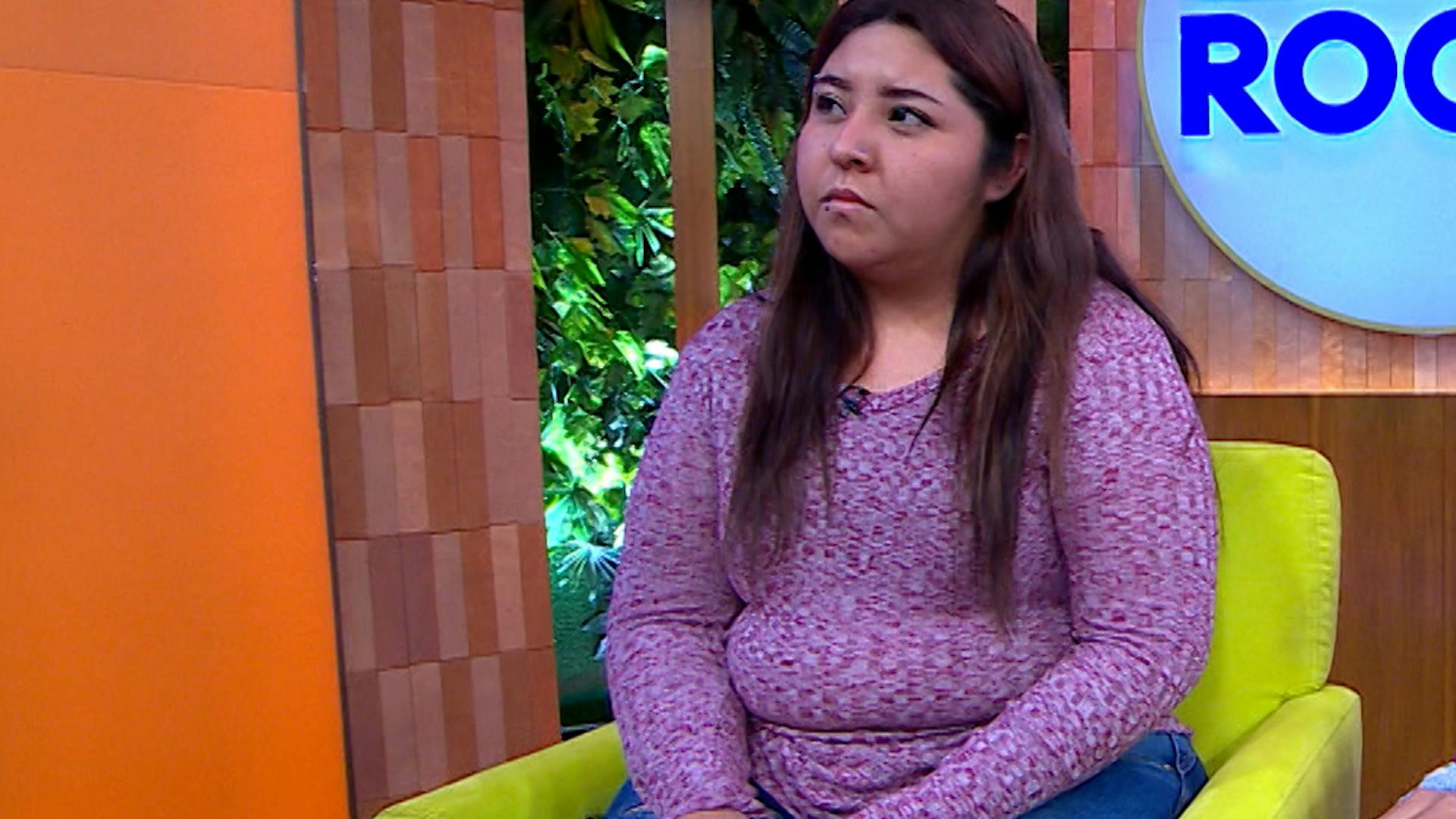 Mónica aguanta las humillaciones de Luis porque no tiene a dónde ir