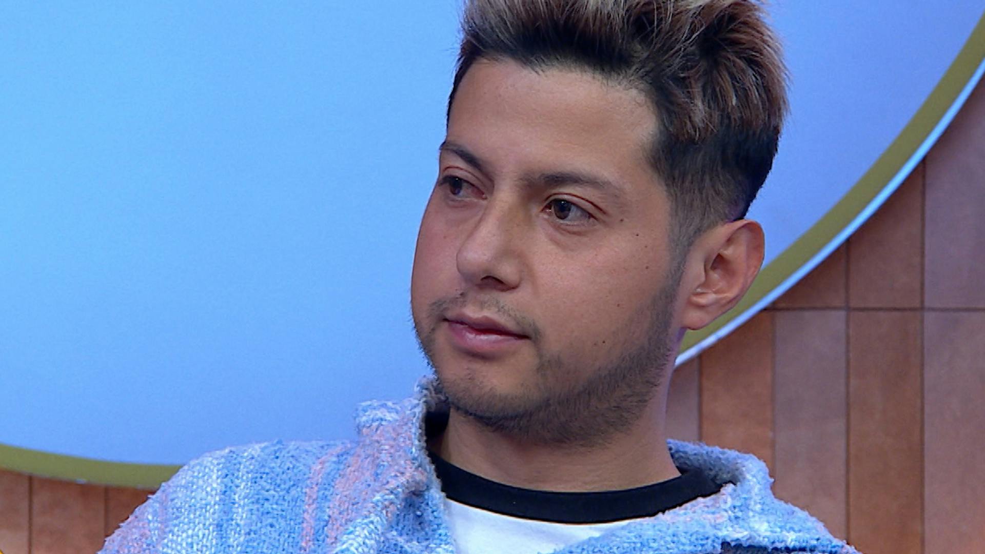 La madre de Luis andaba con muchos hombres y se olvidó de él