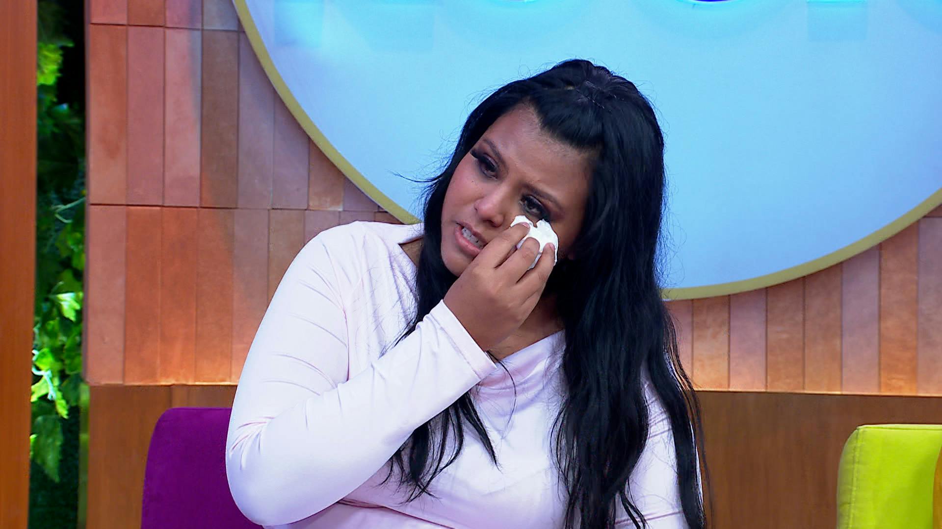 A Karen la dejaron sin motocicleta y sin padre para su hija