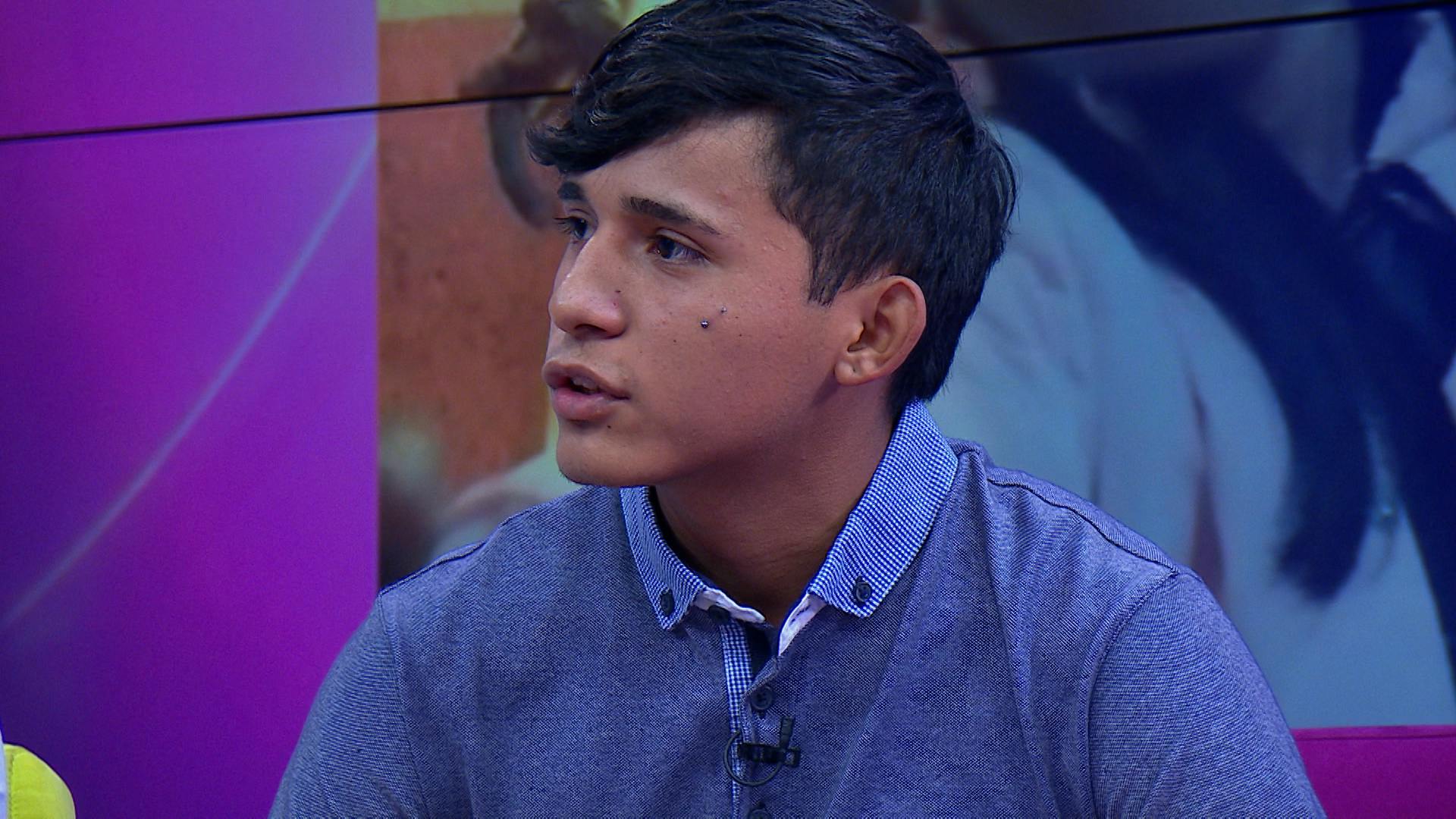 Oswaldo descubrió que su mamá y su amigo tienen una relación amorosa