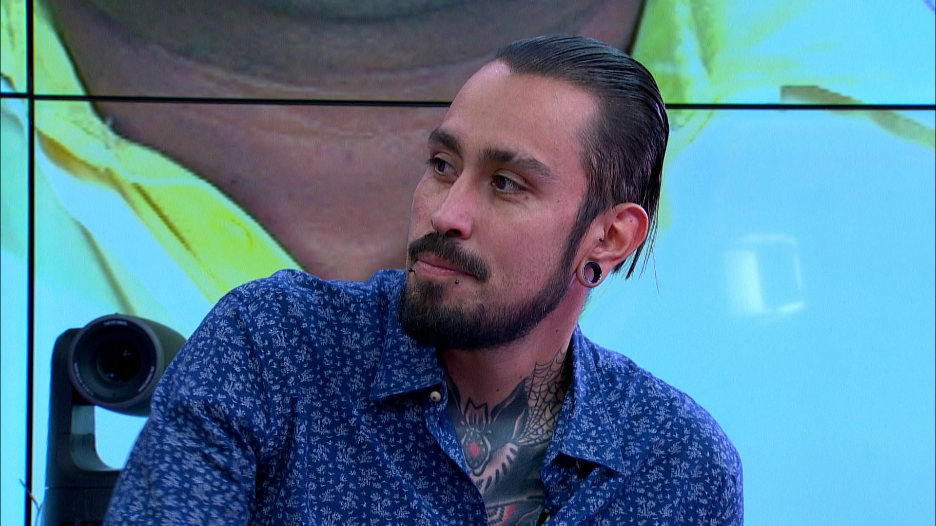 Fernando hizo una apuesta con Juan y quiere que le pague lo que ganó