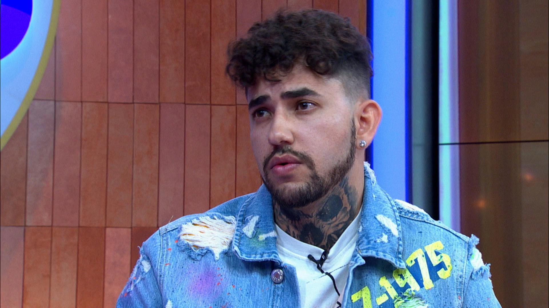 Roberto está enojado. Su novia está embarazada y no deja la fiesta