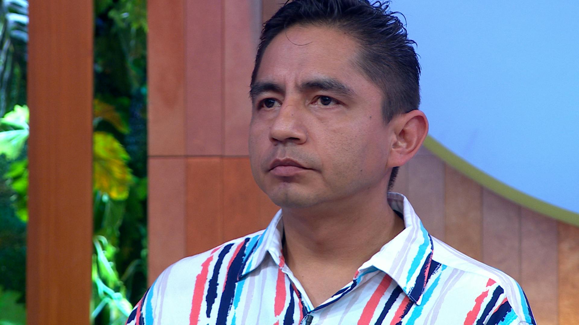 Fernando vive a costa de su esposa porque a él no le quedó de otra