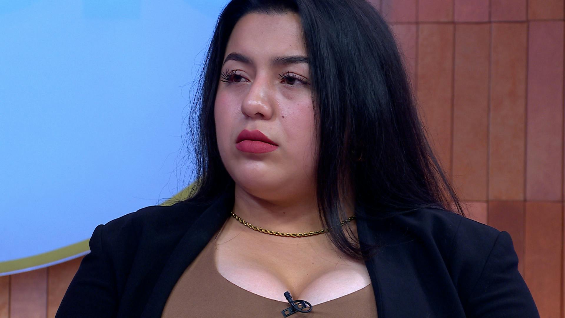 Sandra pagó por su novio y su amiga se lo está despachando