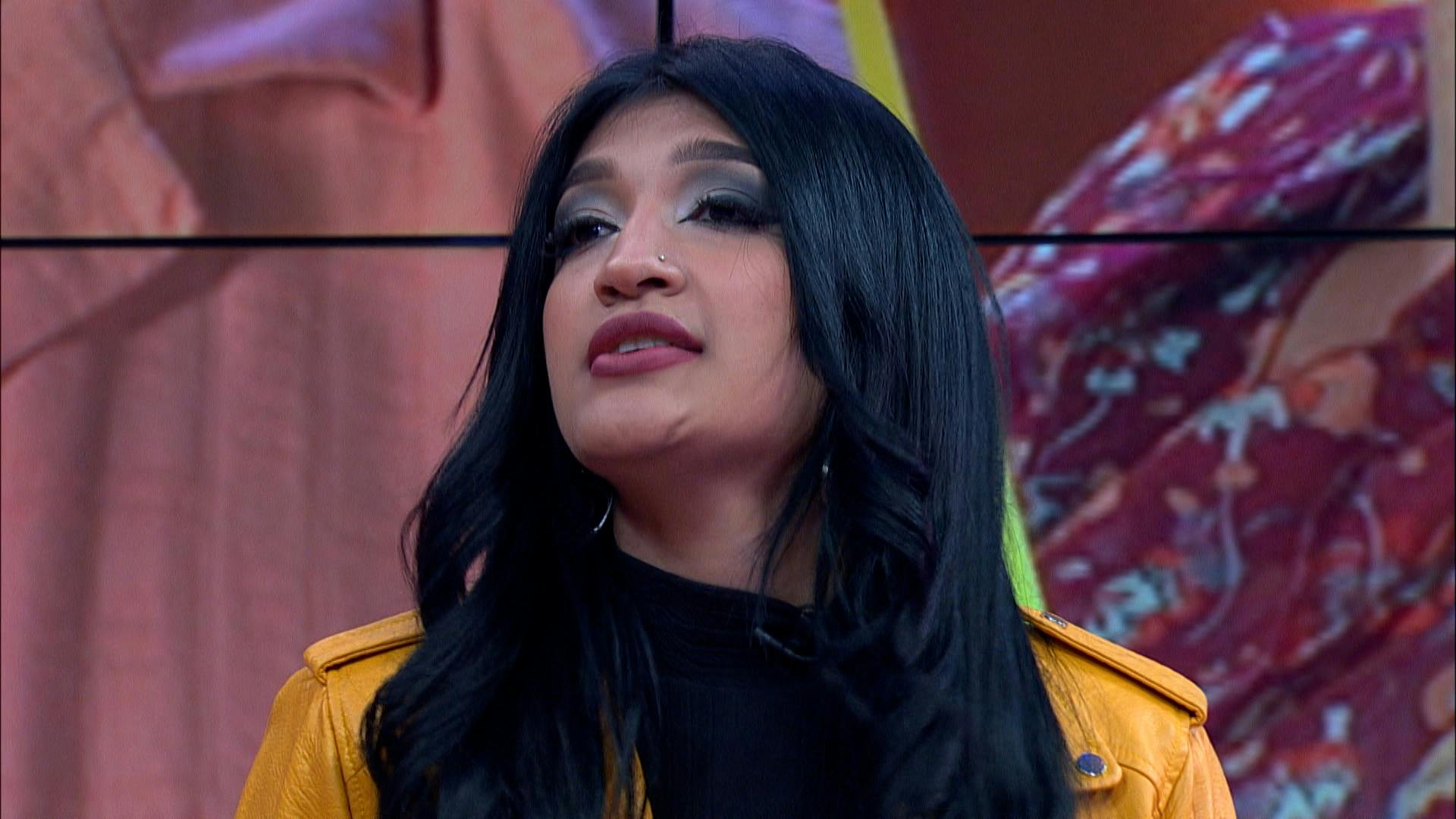 Cinthya espió a Lourdes y se enteró que le es infiel a su primo