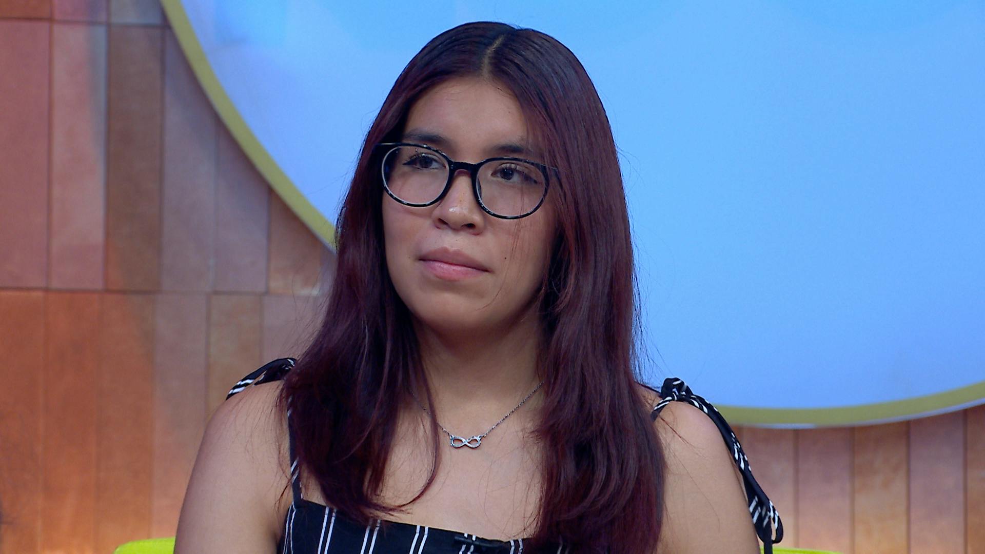 Mary ha bajado de calificaciones porque Carla le quita la computadora