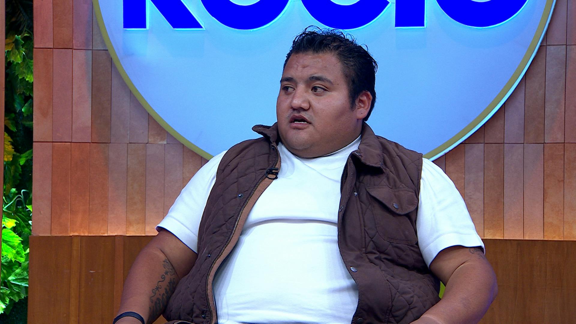 A Sergio le gustaría que Verónica vistiera y hablara como mujer