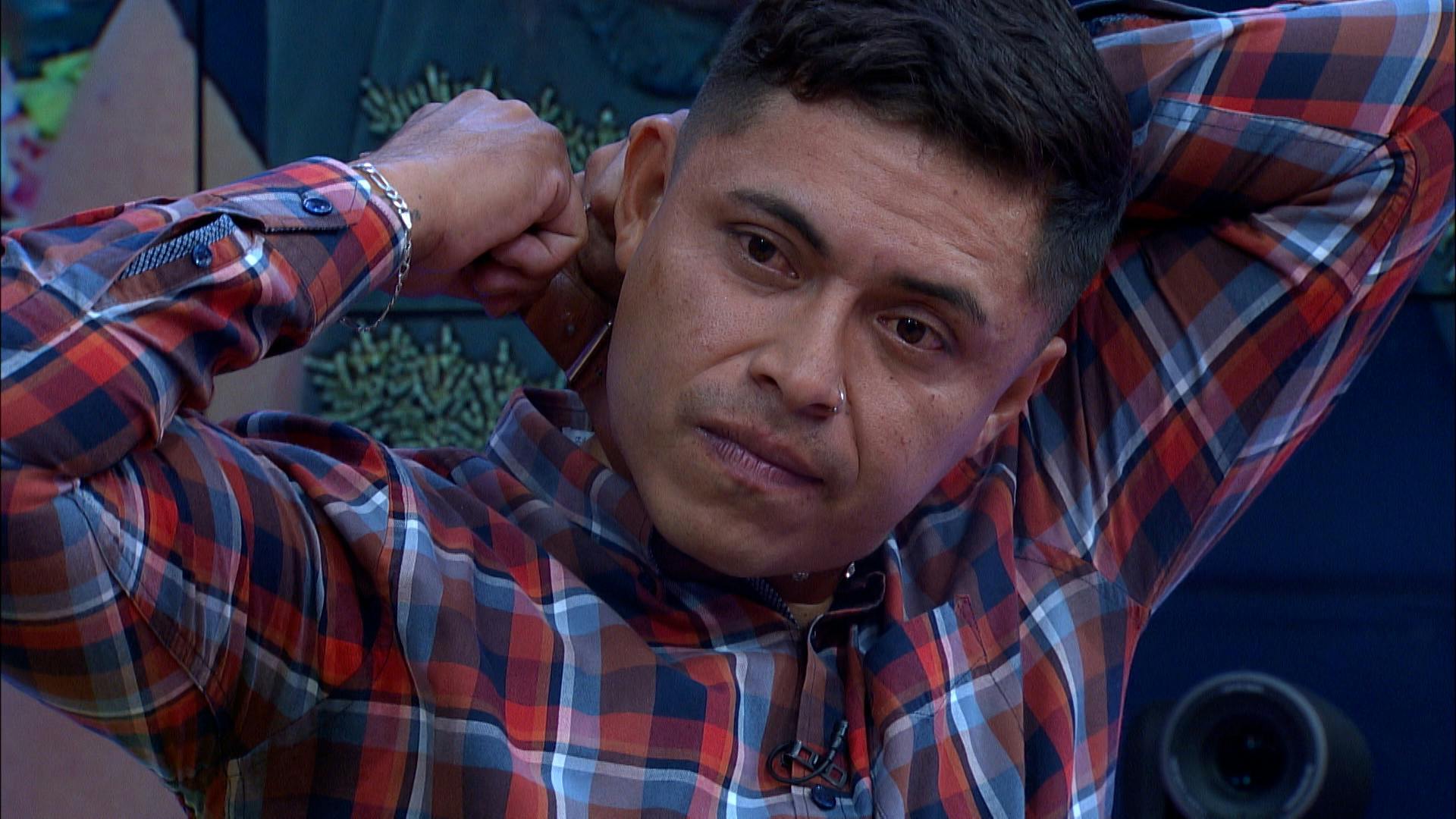 José porta orgulloso la correa que le puso Brisa por infiel