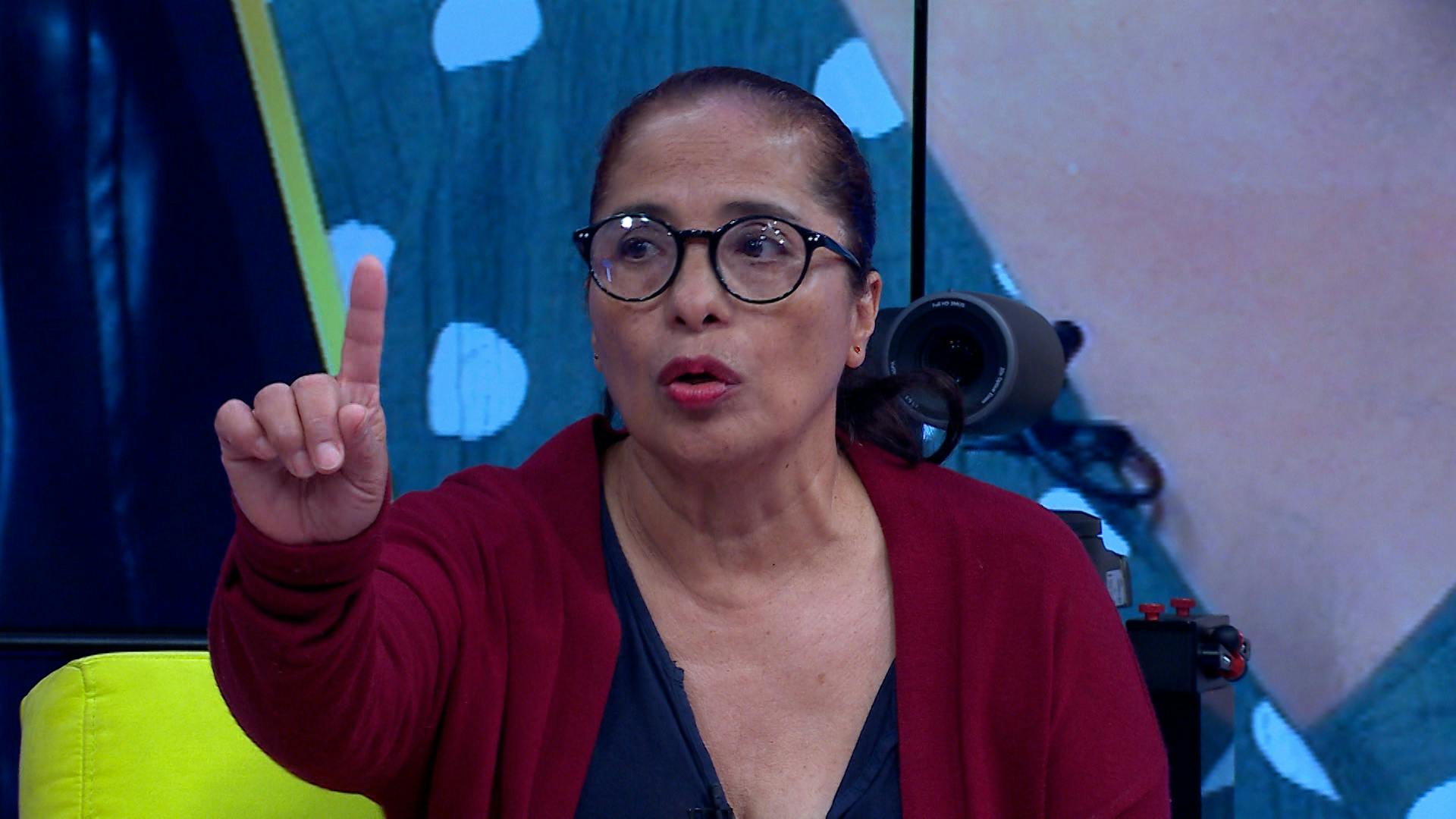 Lourdes revela que Alejandra sale con otros mientras Edgar trabaja