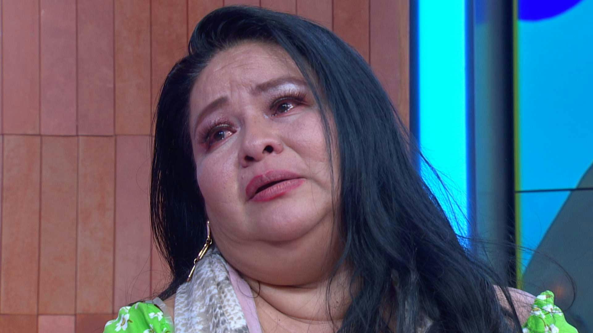 La hija de Claudia estira la mano para que le den todo