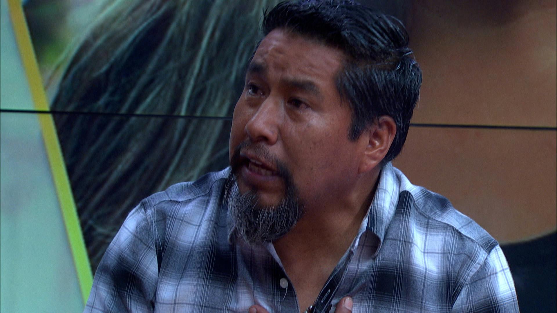 ¡Perdió los estribos! José rompe en llanto y su esposa lo tunde