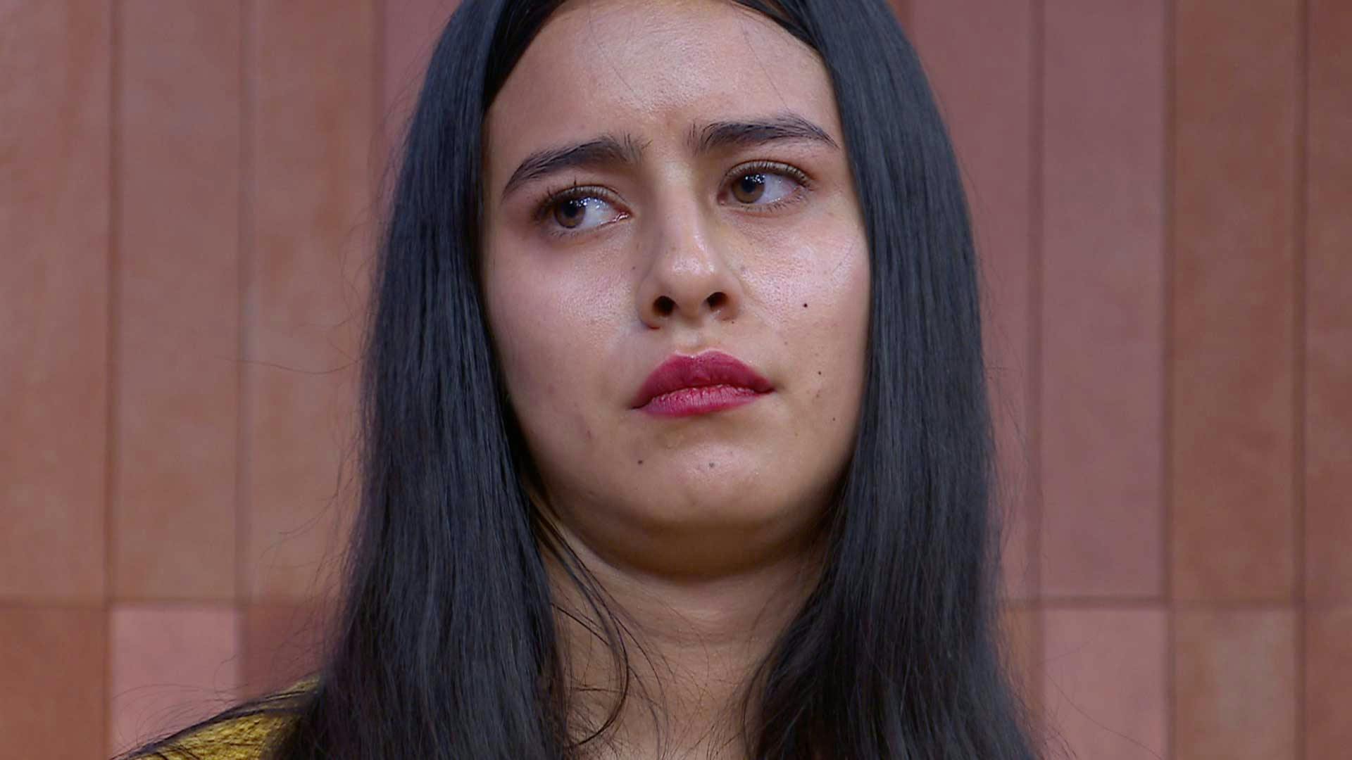 La mamá de Vanessa no quiere que vea las miseras de su vecino