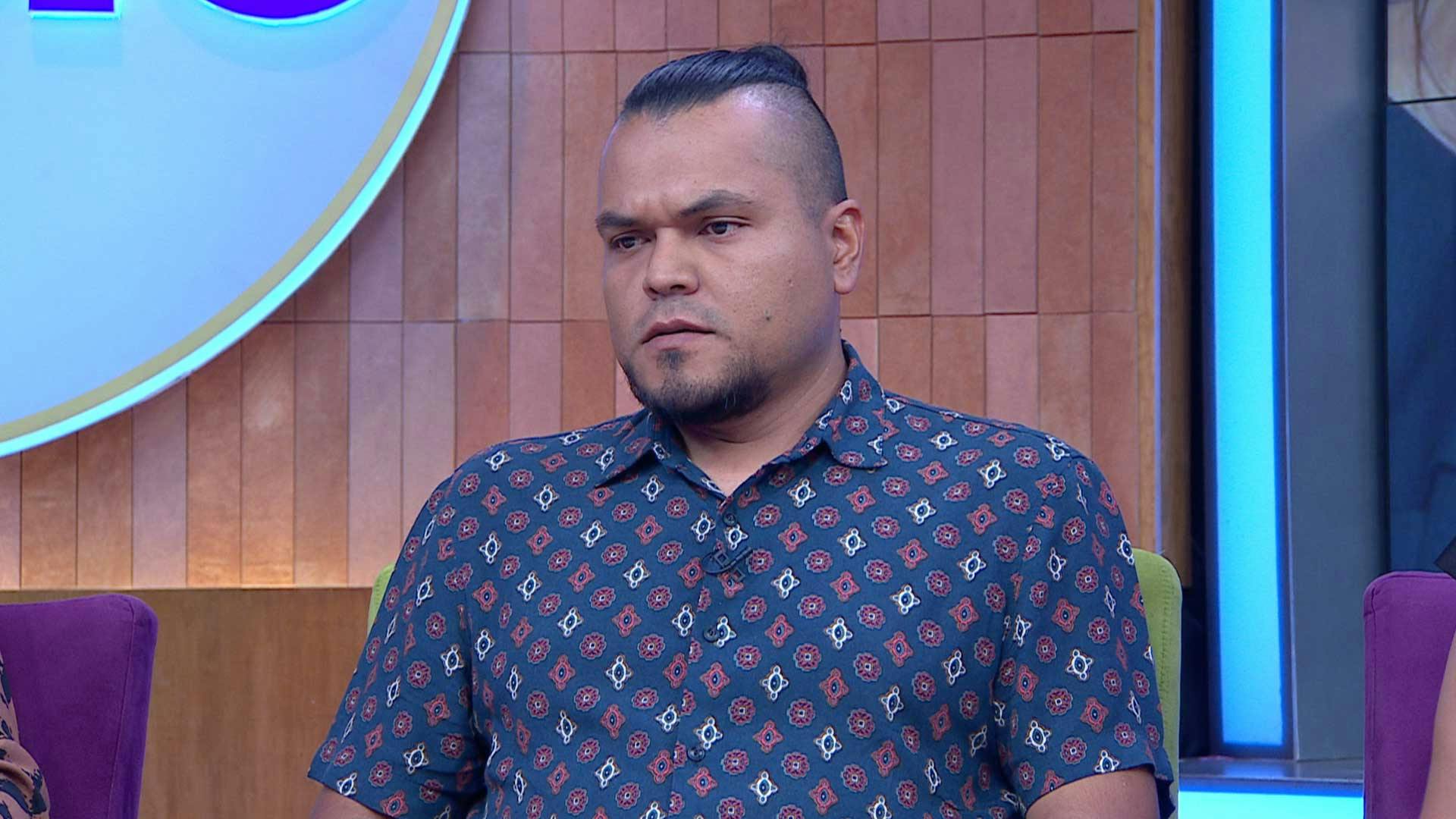 La ex de Carlos quiere volver con él, pero es demasiado tarde