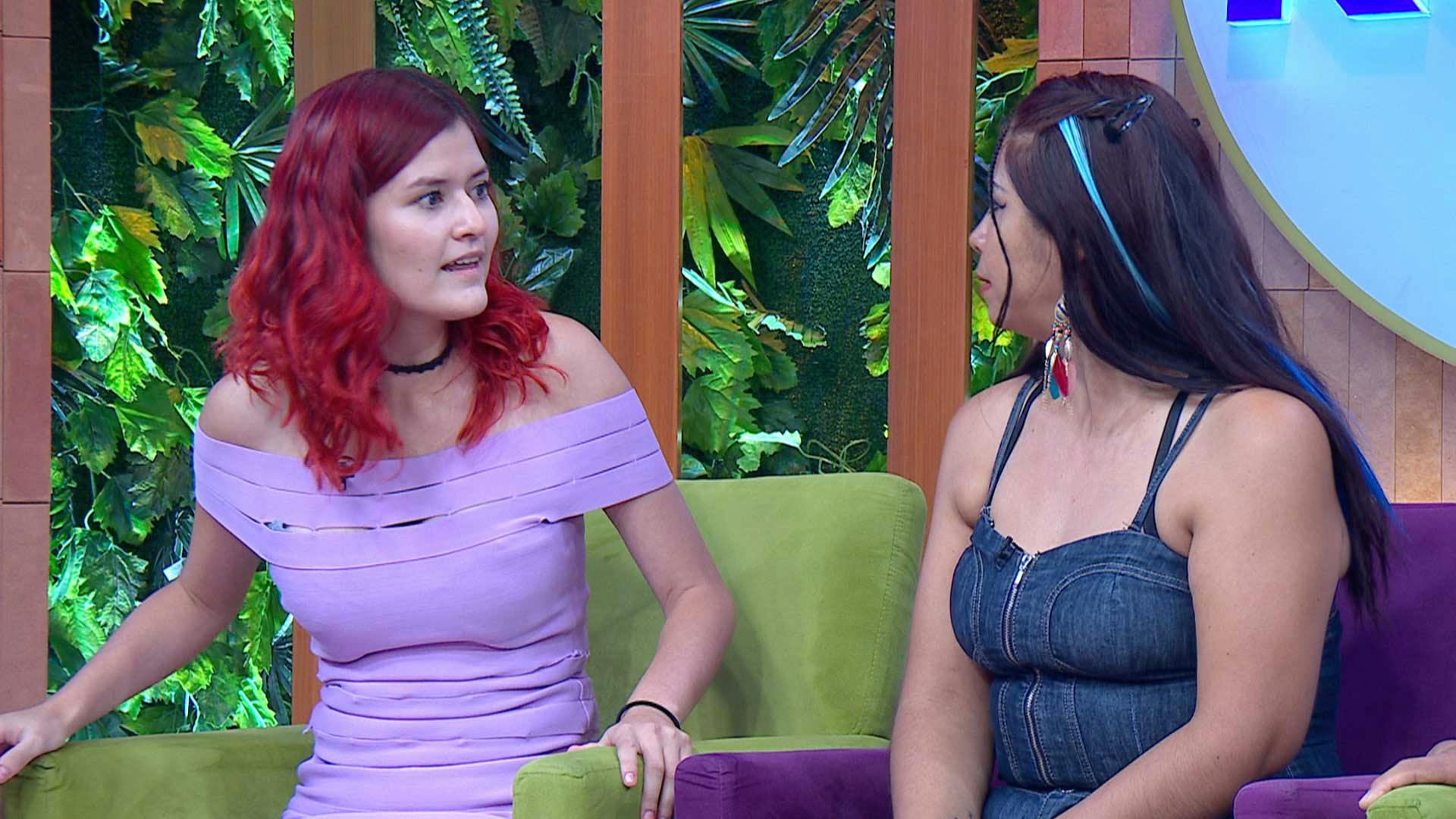 Daniela esta cansada de que su mamá no la deje vestir como quiere