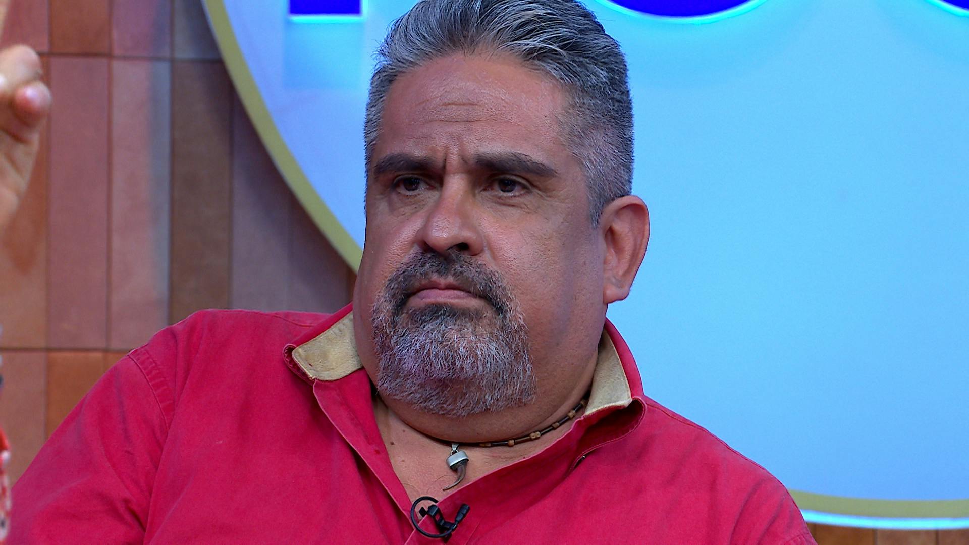 Al hijo de Alejandro le faltan pantalones y su nuera lo manipula