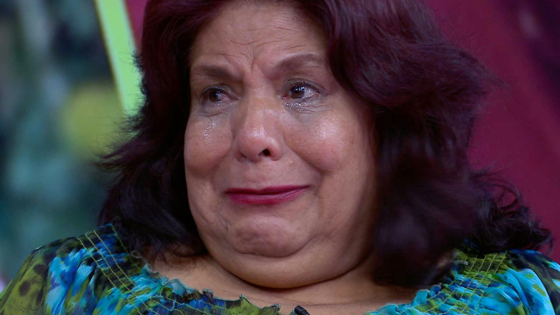 Juana llora desconsoladamente por el hijo que engendró