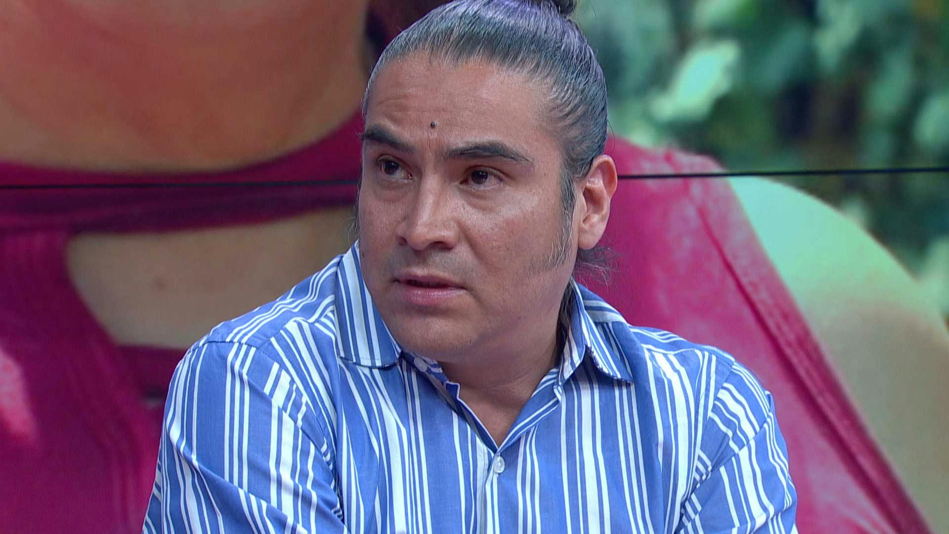 A la esposa de León le dan celos que él prefiera a sus novias