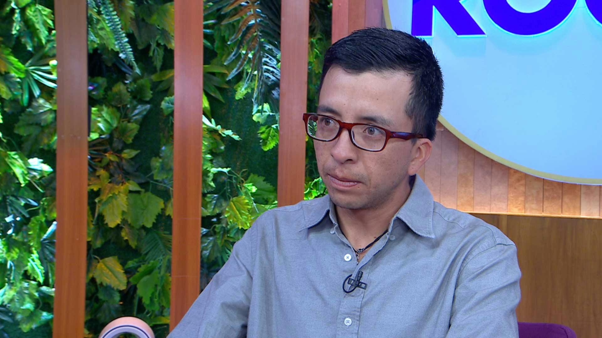 Alejandro dice que en su trabajo los explotan y no les pagan lo justo