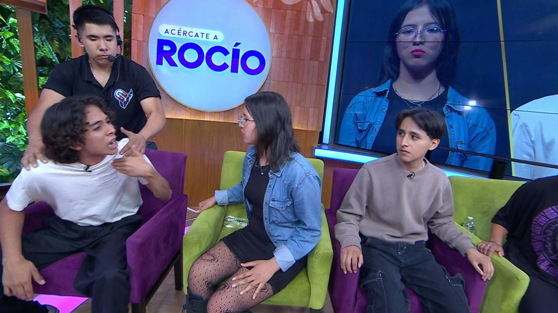 Omar dice amar a Paola, pero ella anda con Aarón, amigo de Omar