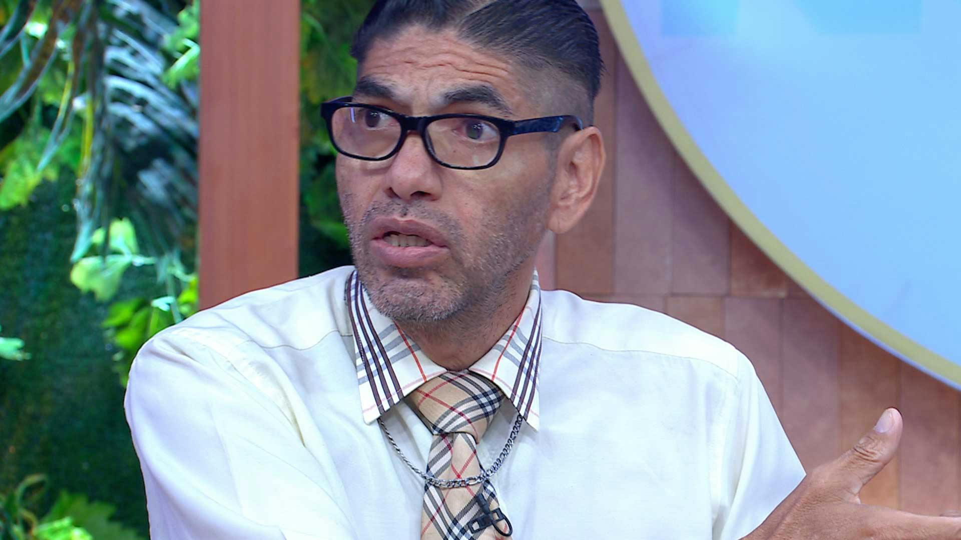 Rafael asegura que su esposa le vio cara de banco durante 23 años