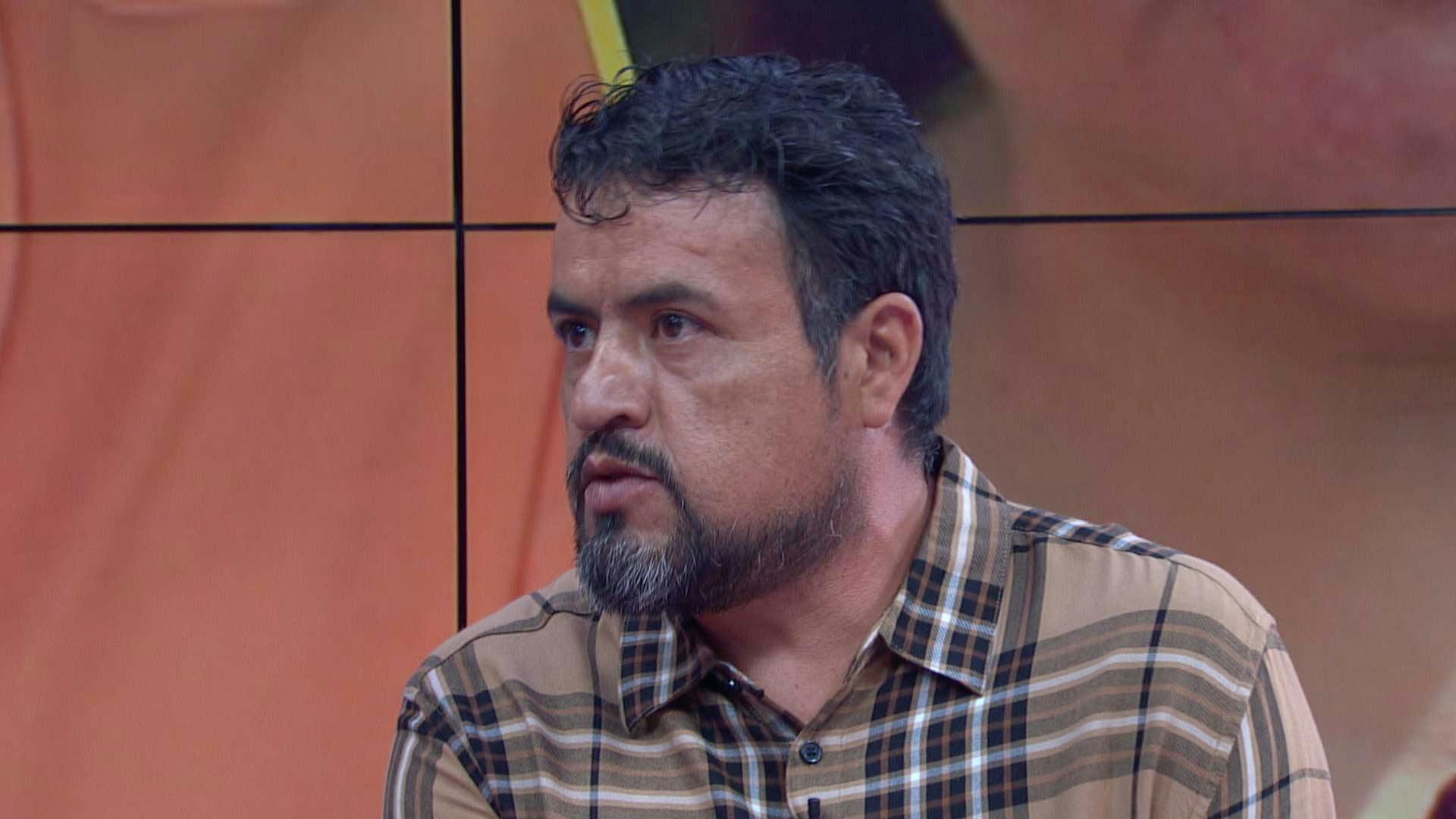 José está confundido porque Juan ya no le quiere vender su casa