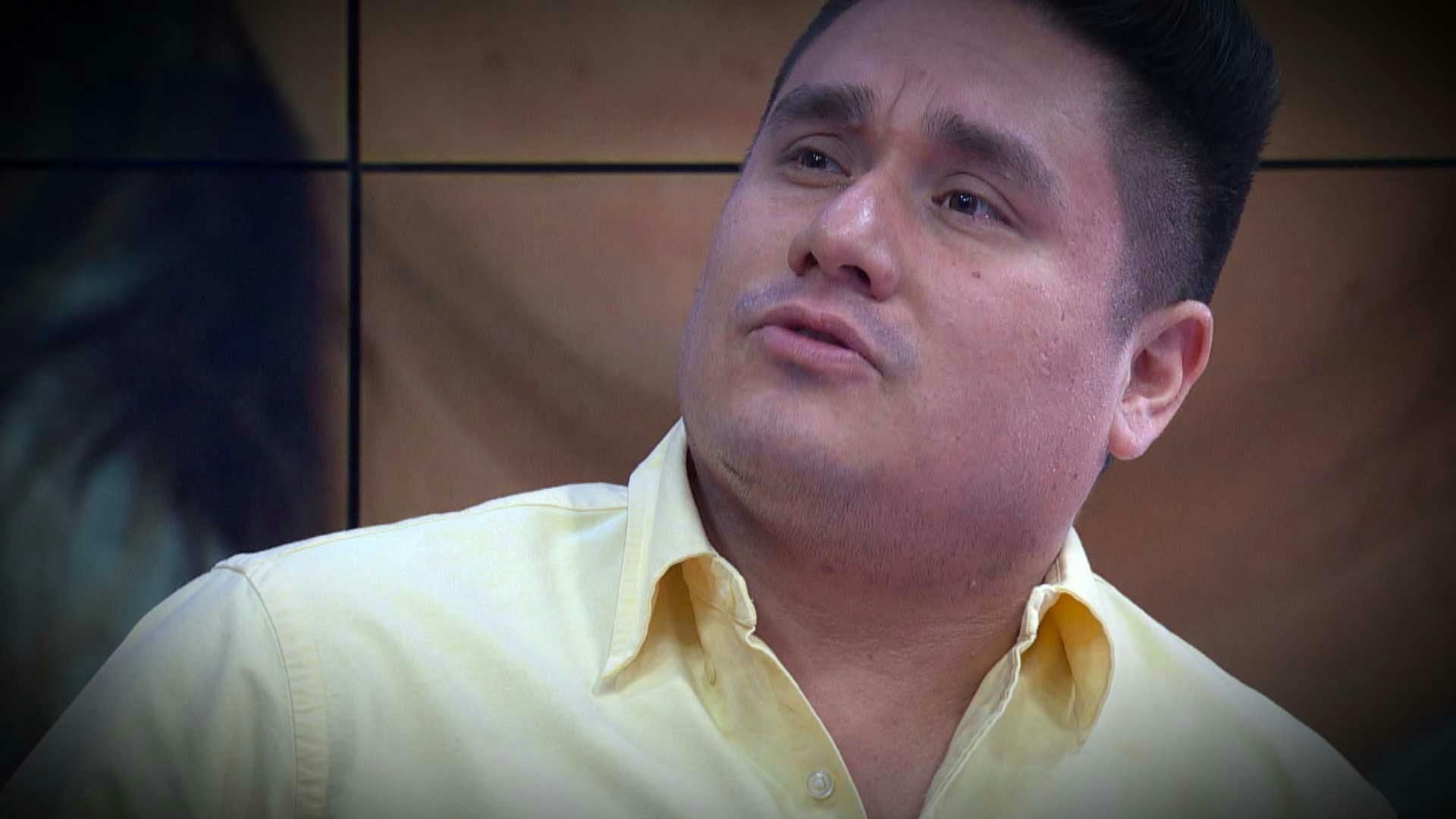 La esposa de Bleyer no terminó la primaria y presume un título