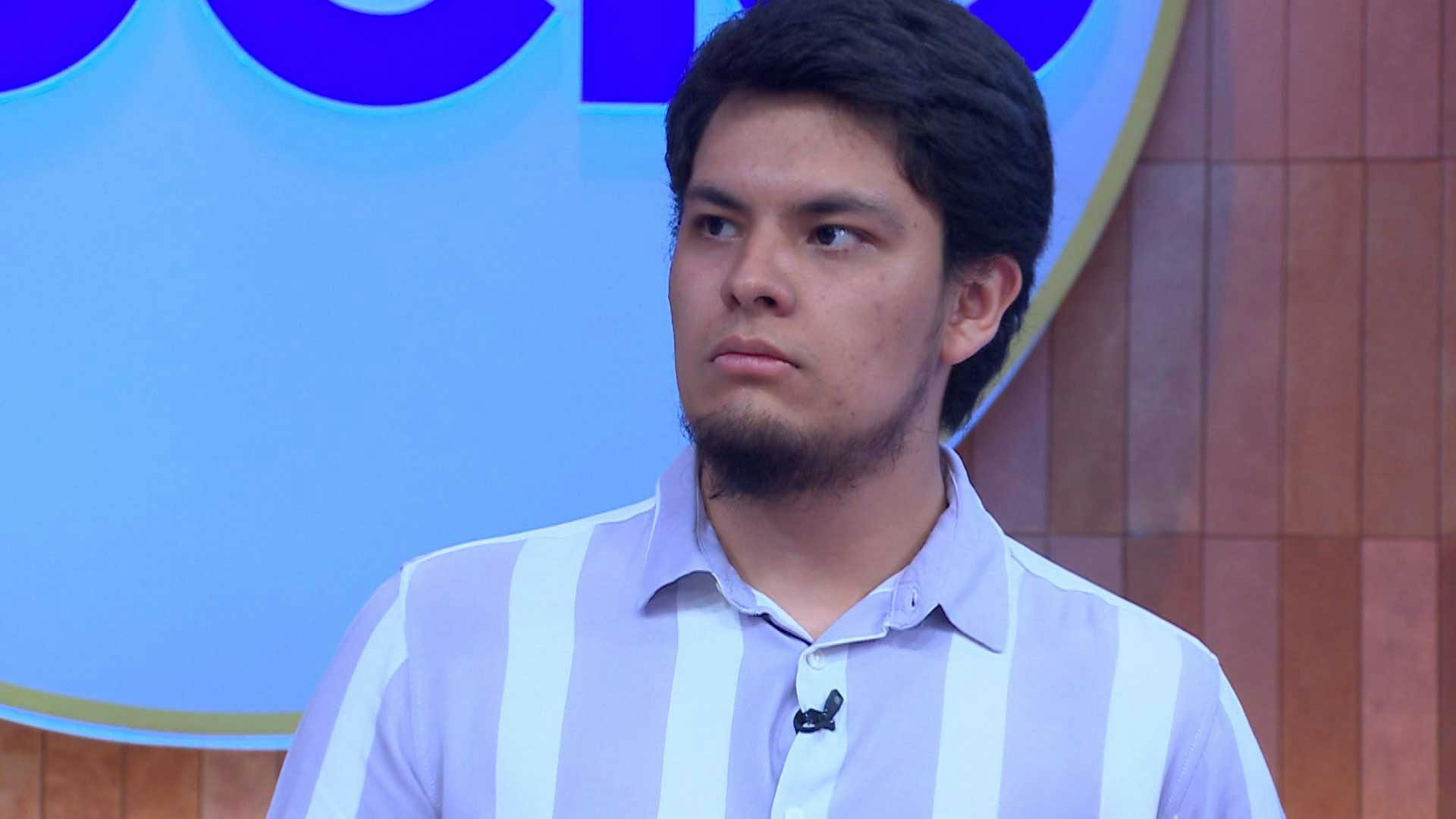 Ángel espera terminar la preparatoria para irse con el amor de su vida