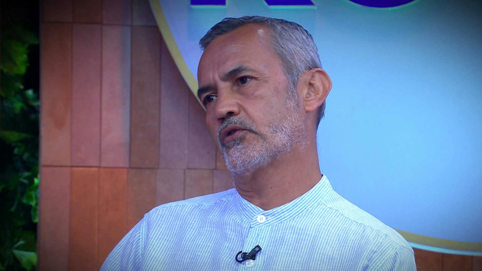 Edgar está cansado de que su esposa le eche en cara su infidelidad