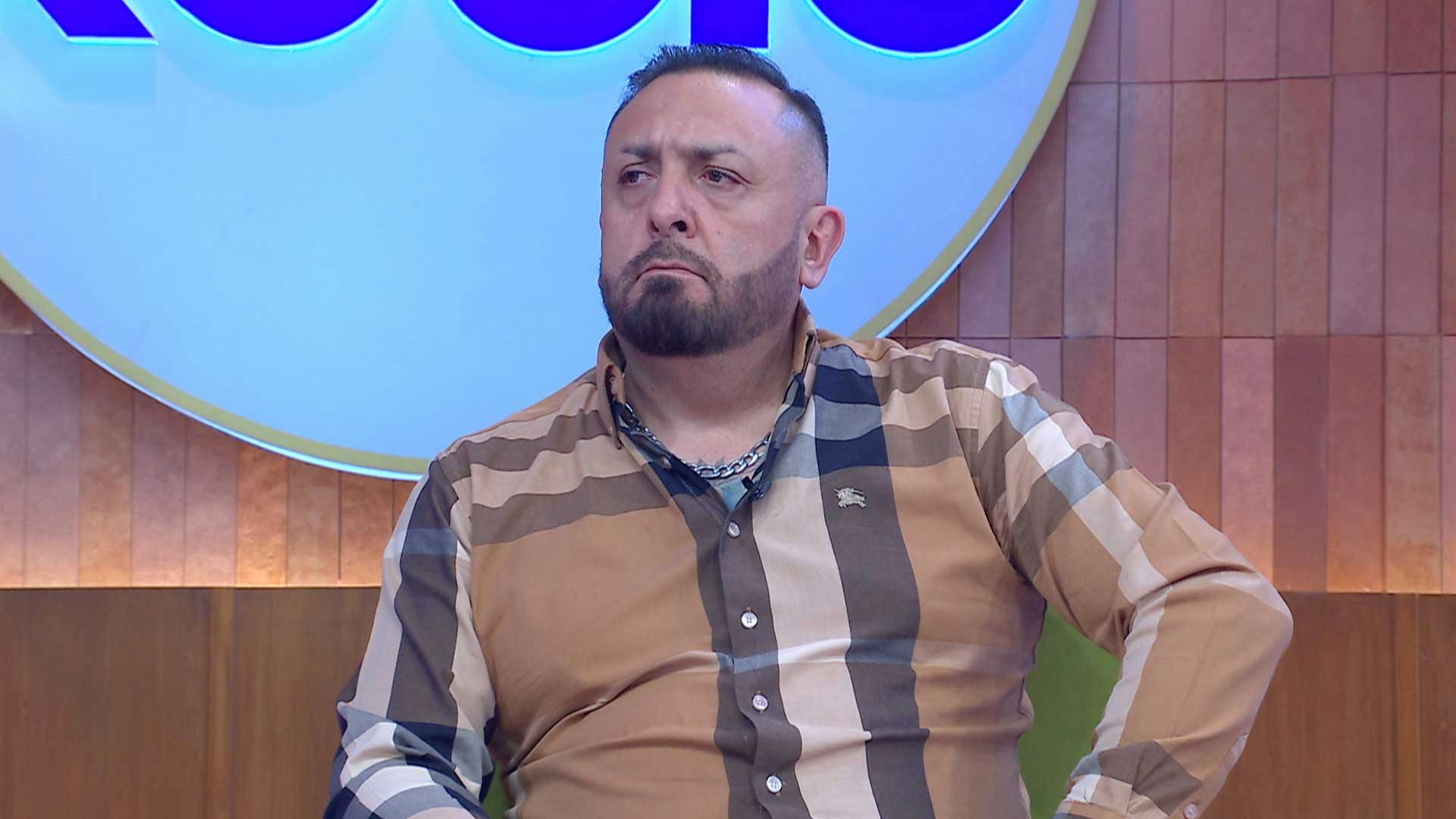 Jaime le da dinero a Griselda para que ella no ventile lo que sucedió