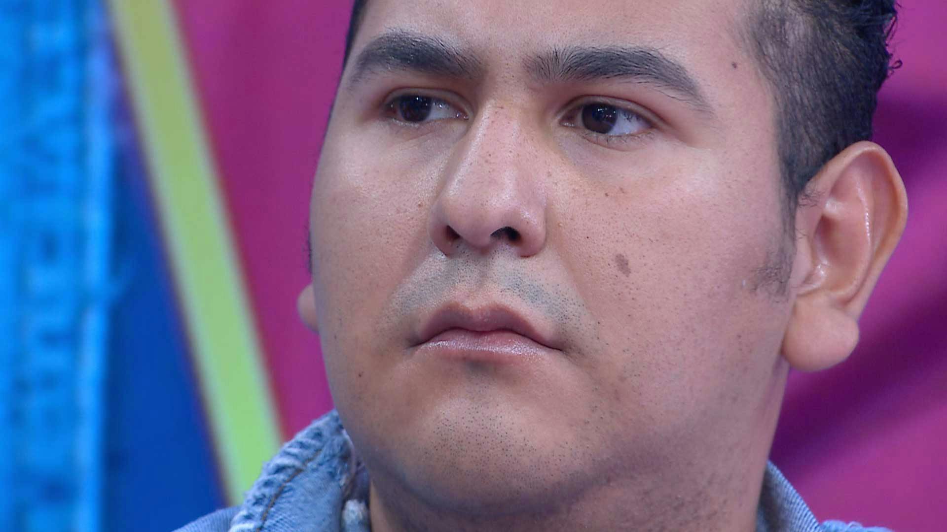 Fernando sale con su cuñada y saca beneficio de su hermano enfermo