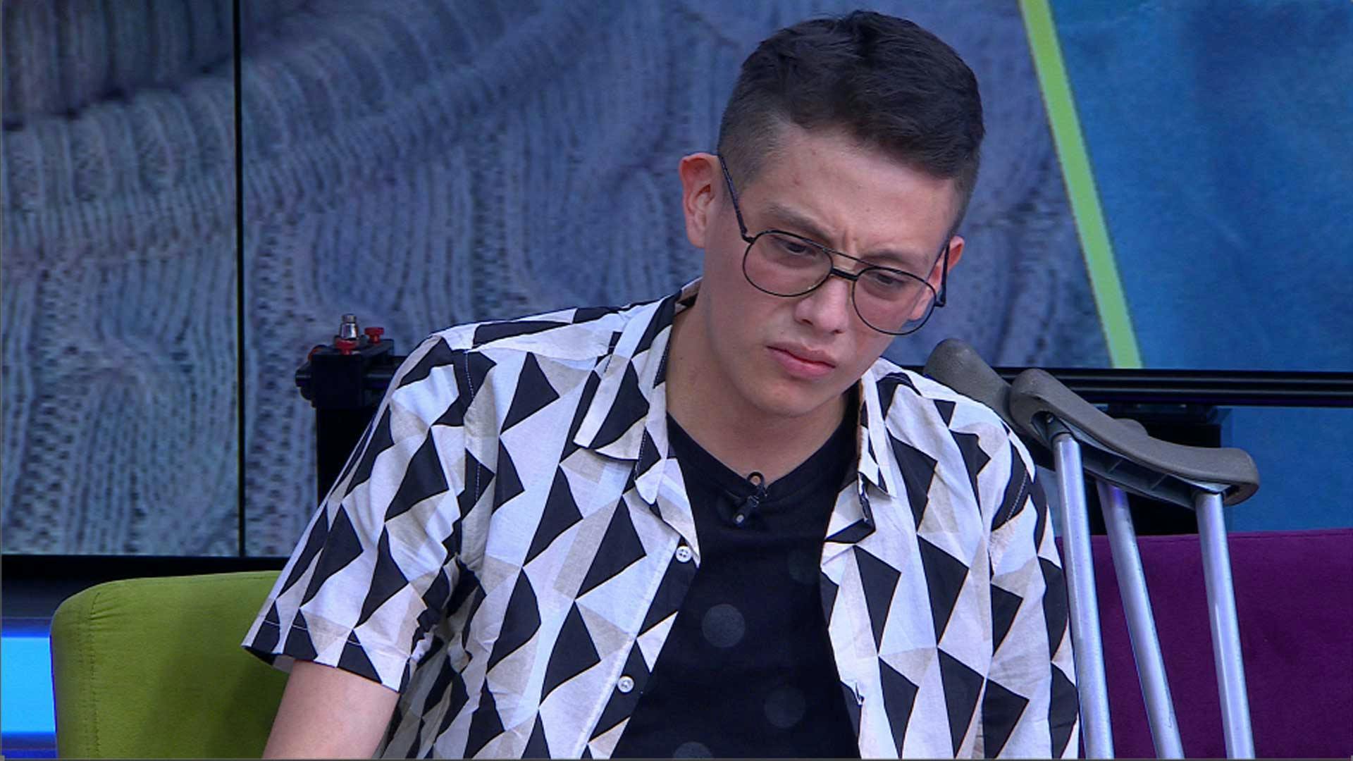 Isaac dice que su mamá ha planchado ajeno con tal de sacarlo adelante