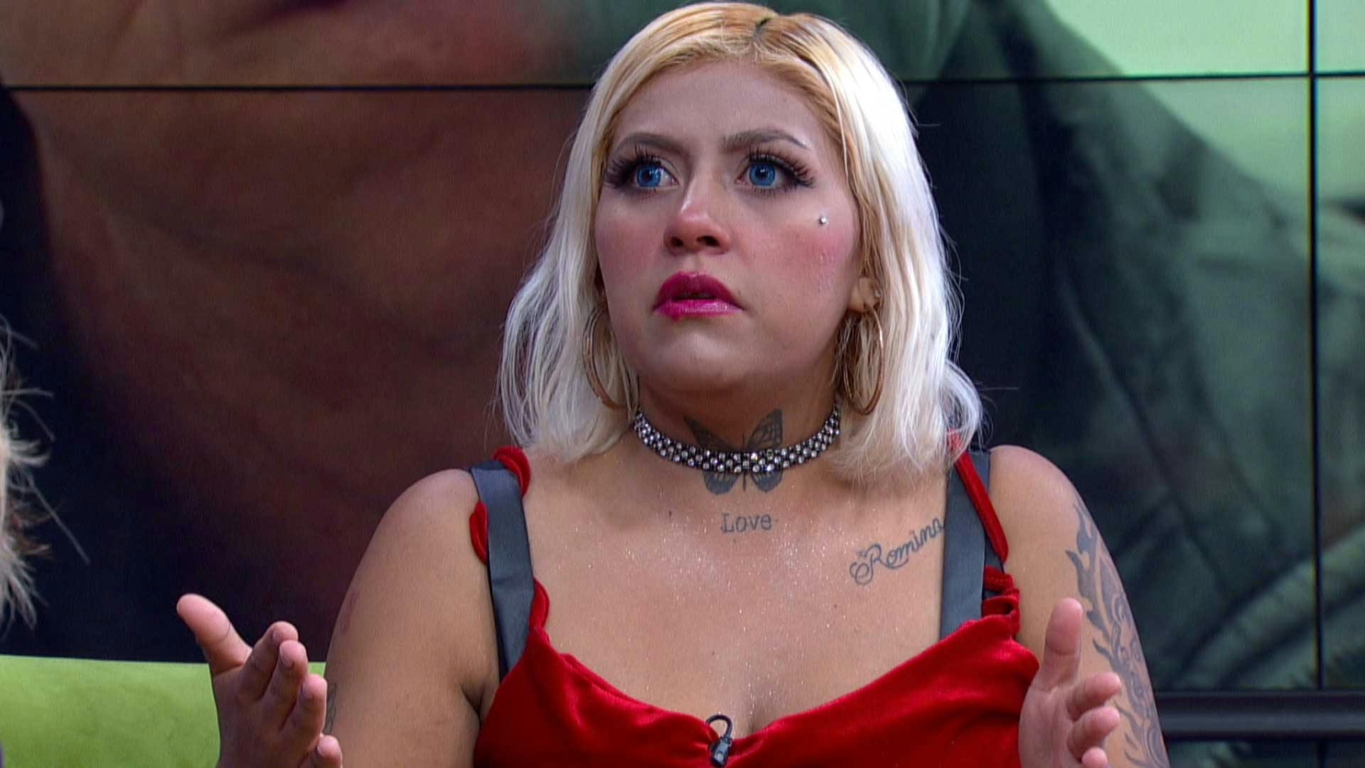 Denisse está furiosa con José por no hacerse cargo de su hija