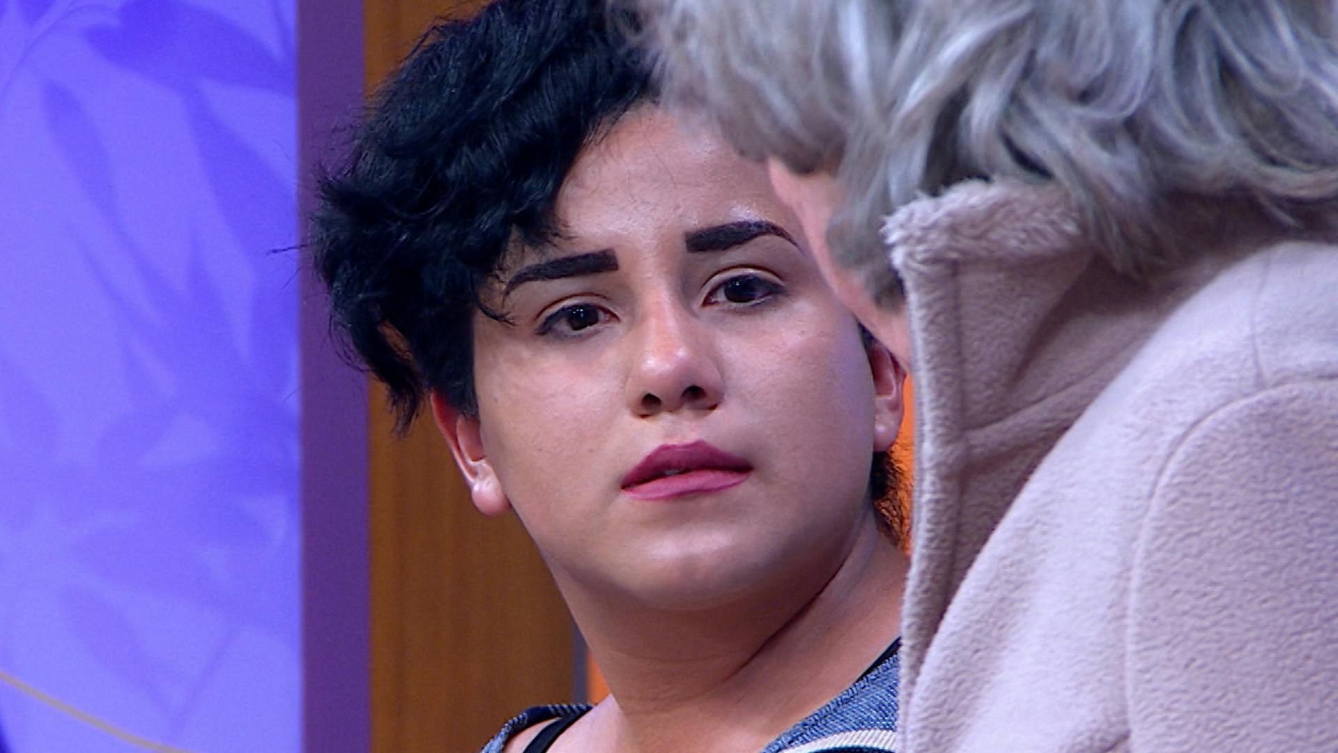 Sarahí cree que su abuela se quiere meter con el dinero de su mamá