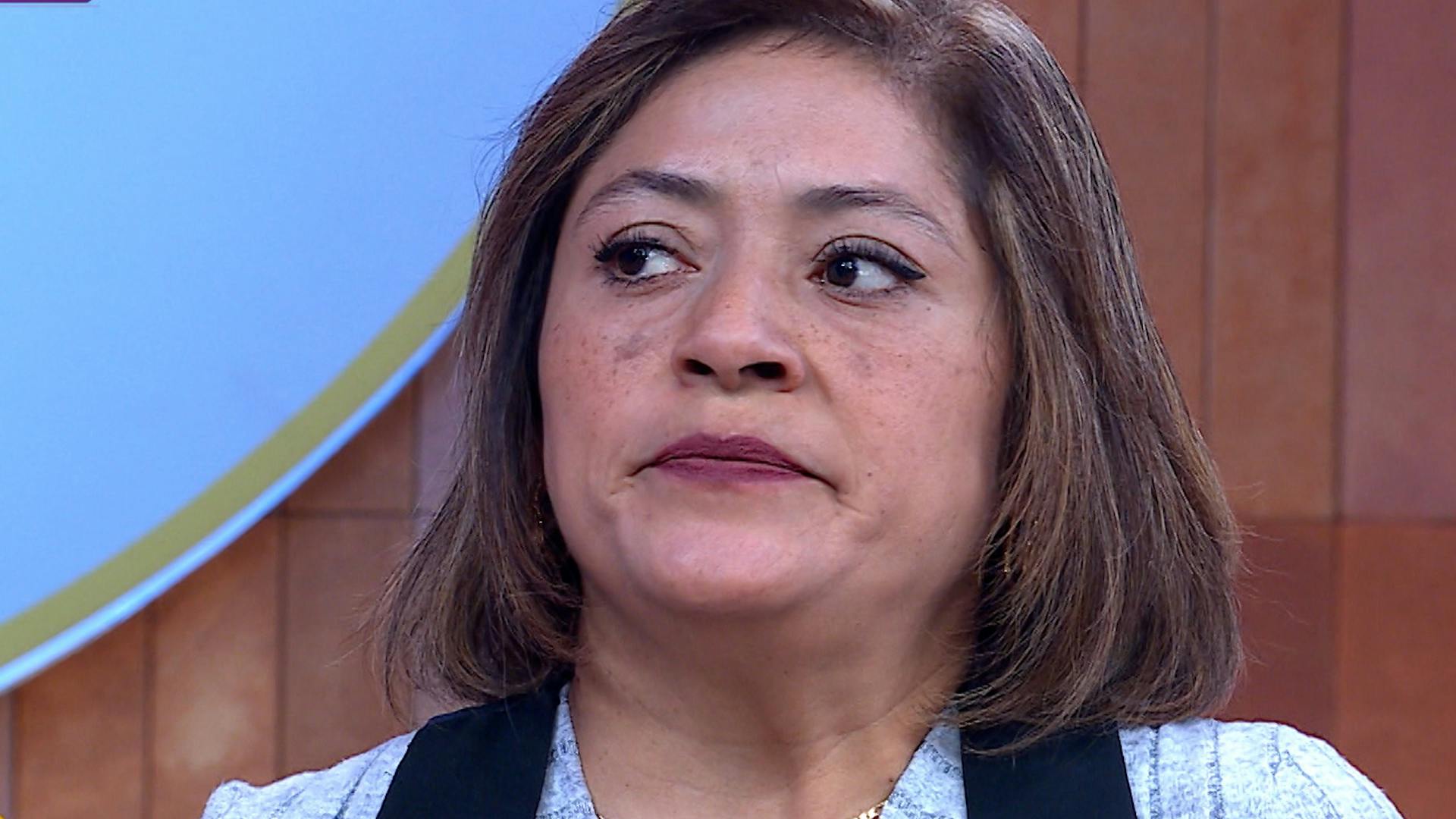 Rosa está dolida pues su hija quiere vivir con la amante de su marido