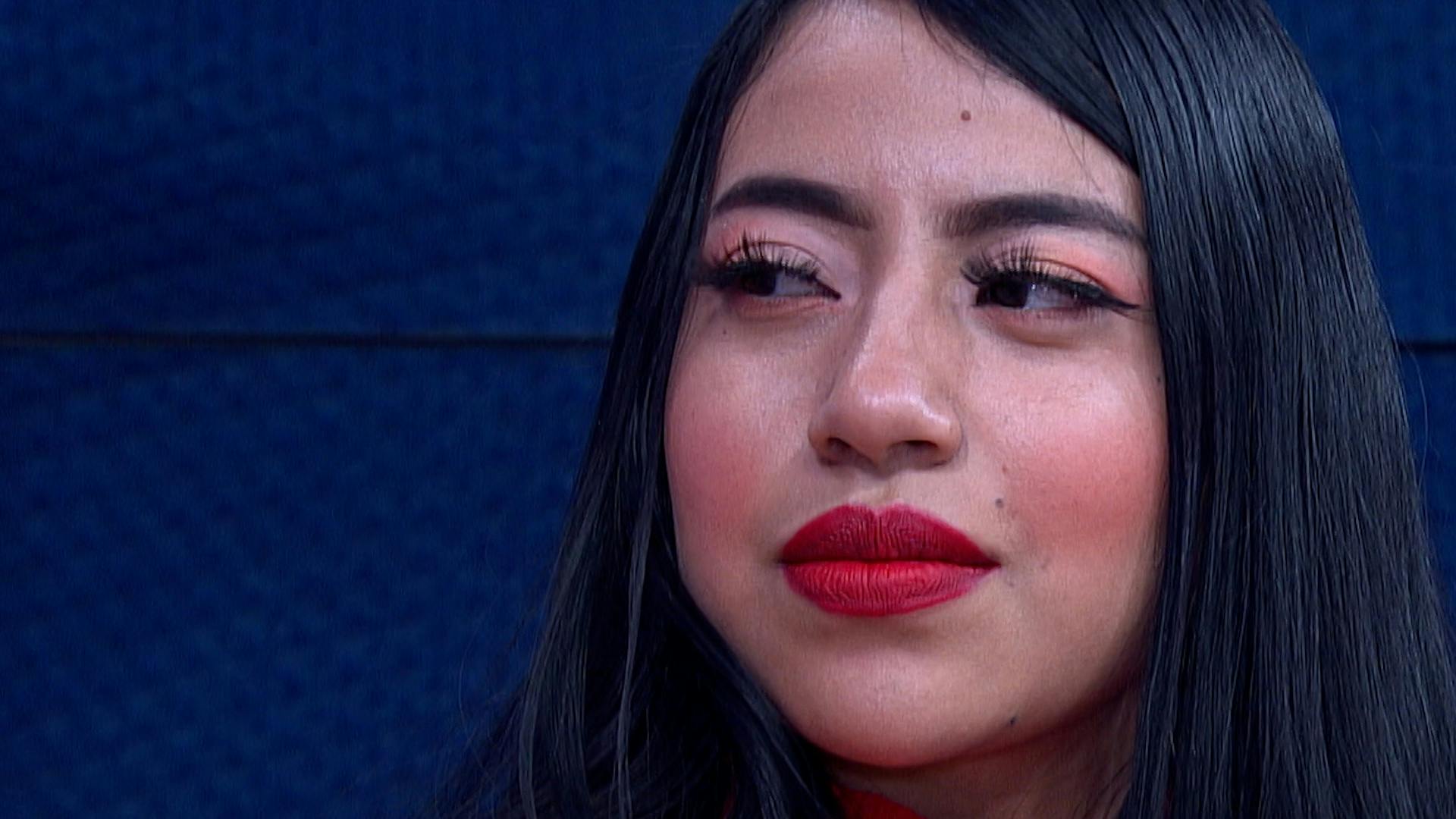 Ana dice que su mamá la juzga por andar con un hombre mayor