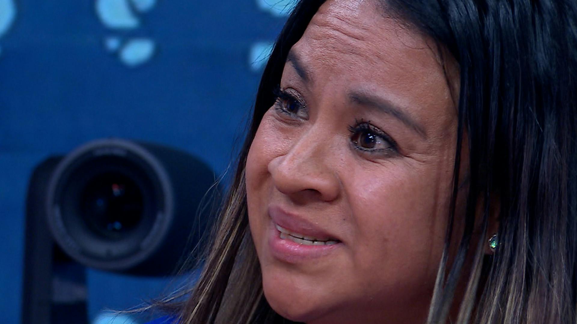 Ana tiene coraje con su tía porque es una persona manipuladora