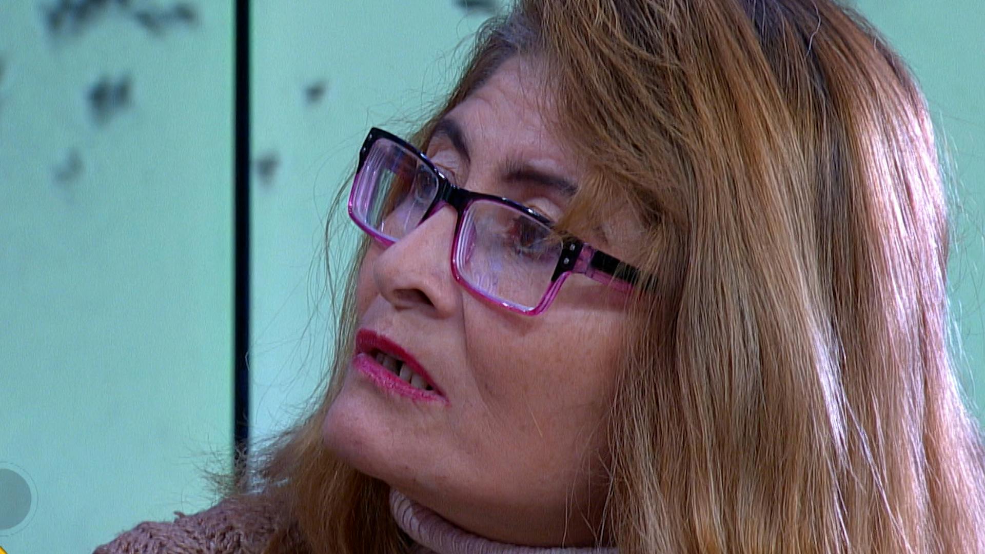 Elizabeth dice que su hijo enamora mujeres y les pide dinero