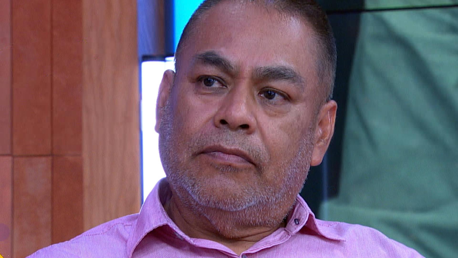 Óscar está molesto con su pareja porque busca a un hijo que no existe