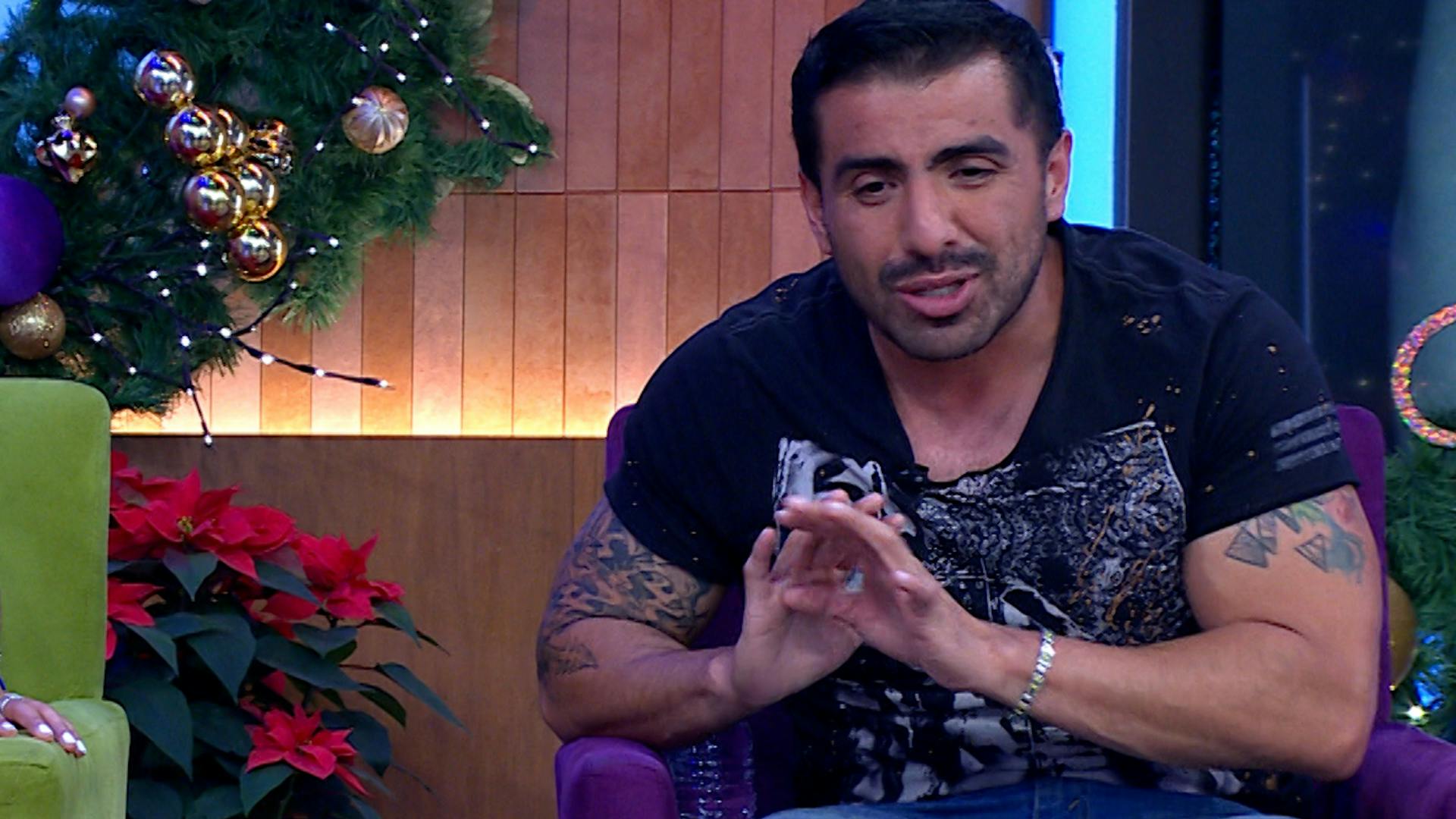 Javier sacó a su mujer del negocio pues le dicen sabrosa y le chiflan