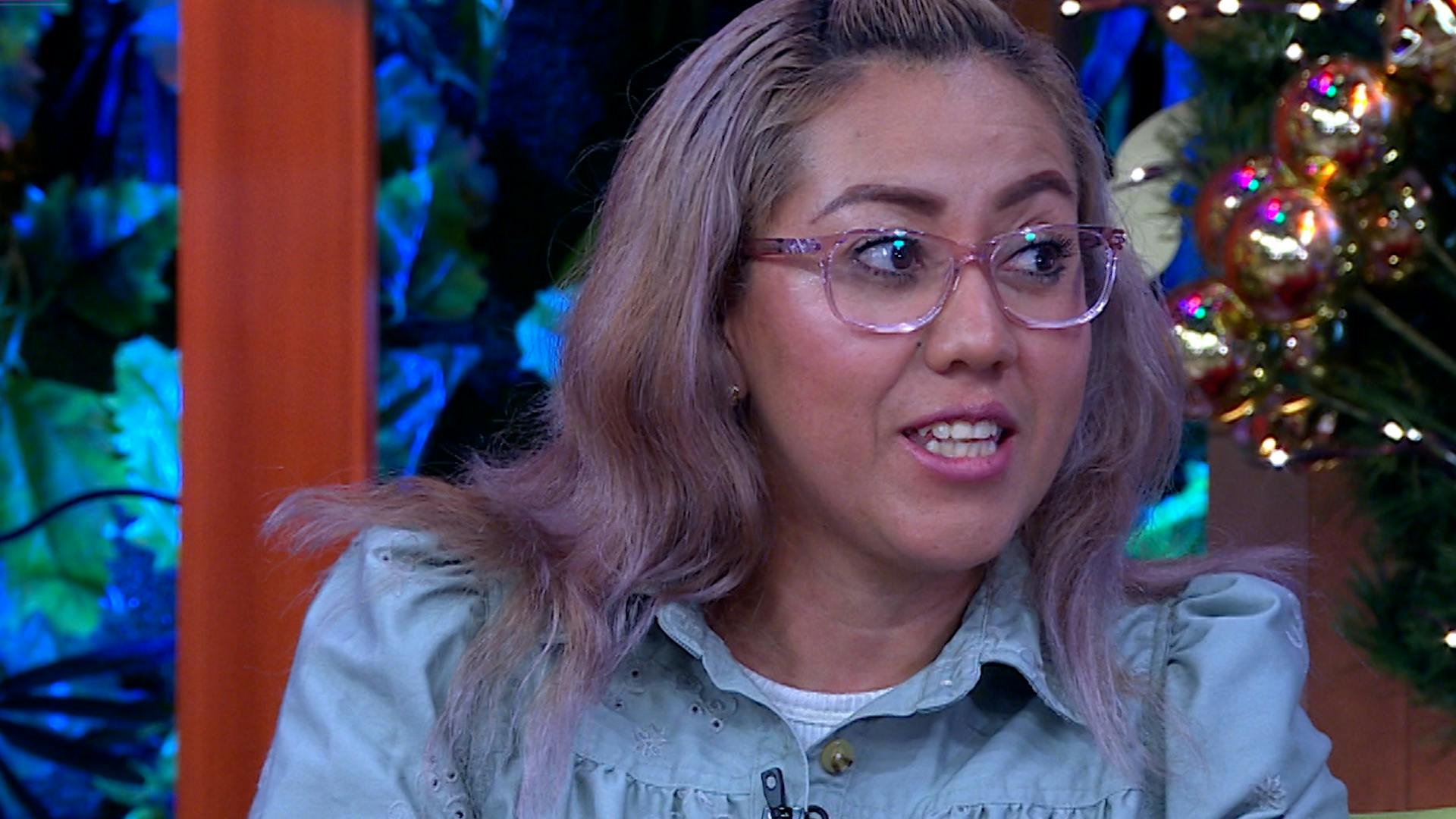 El novio de la suegra de Diana la acosa y ella está harta